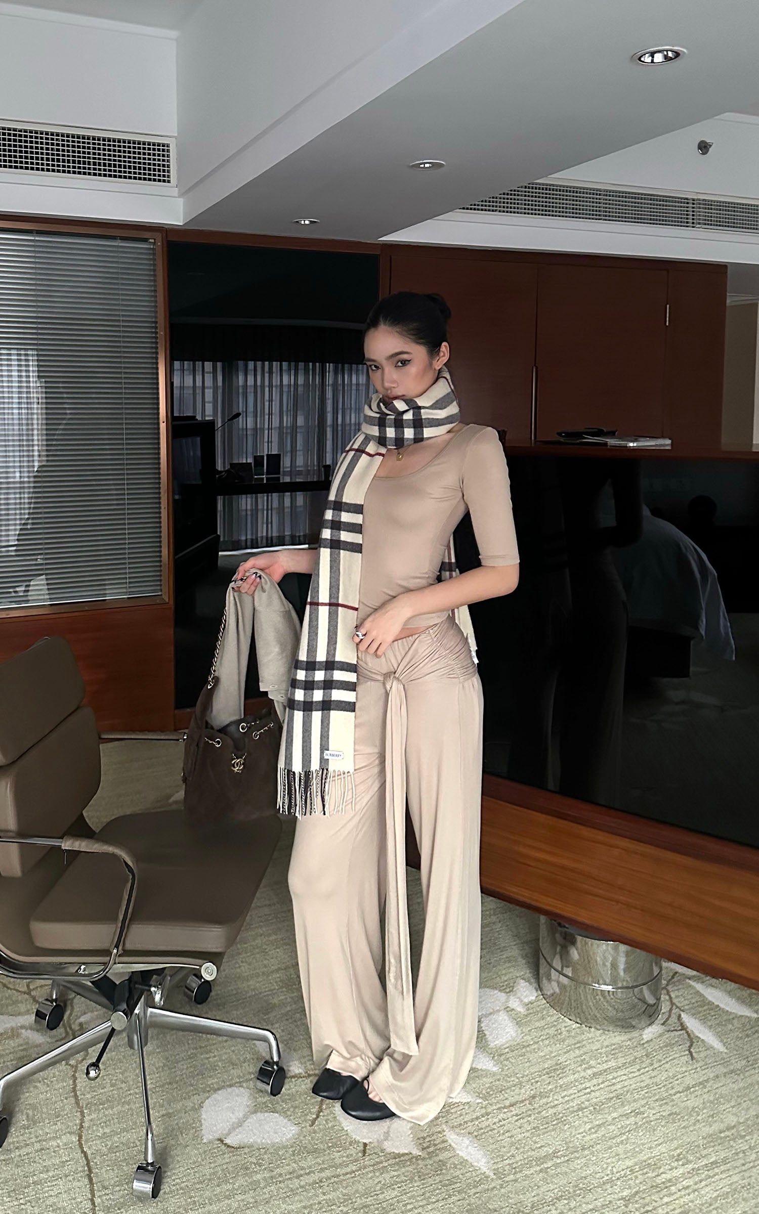 ROVENTE スクープネックフィットTシャツ