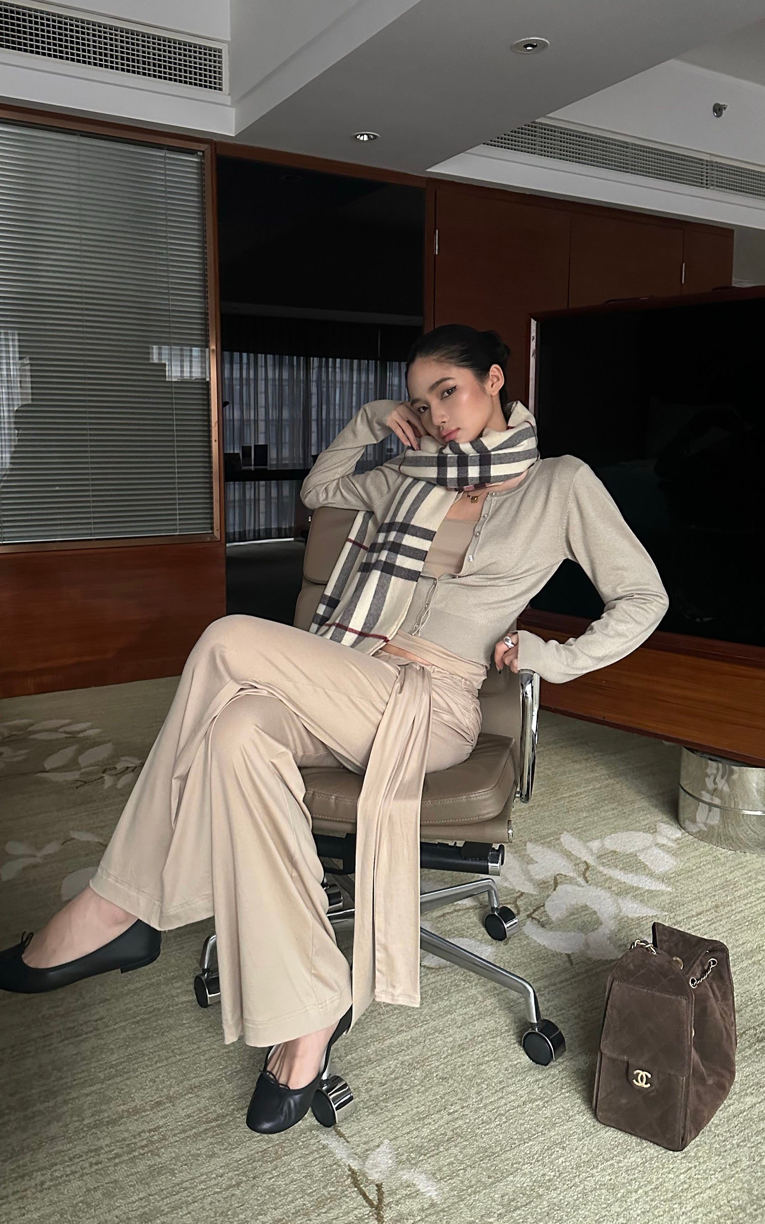 ROVENTE スクープネックフィットTシャツ