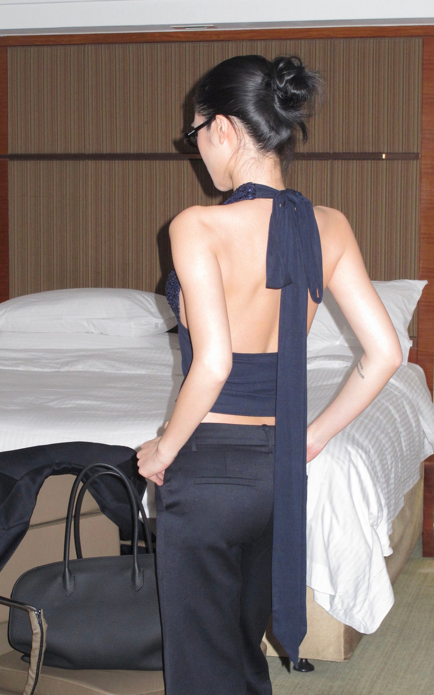 ROVENTE スパンコールハルターフィットタンクトップ