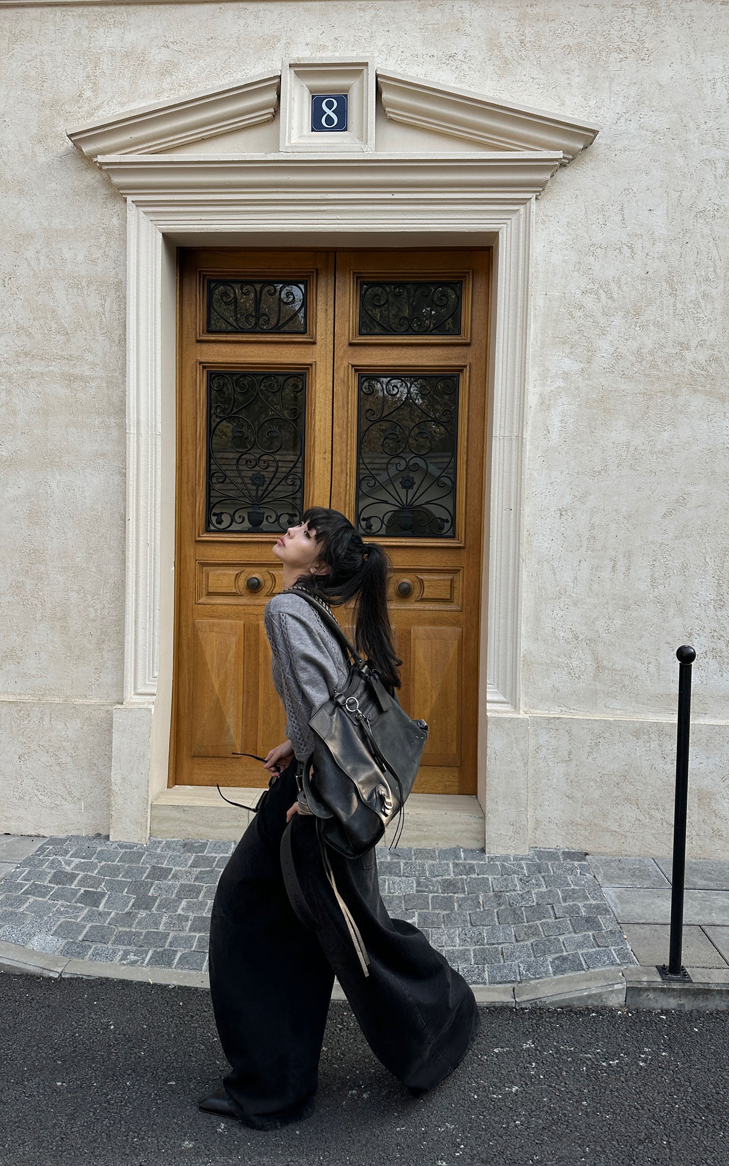 WARDEN EDGE 스컬프티드 케이블 니트 크롭 스웨터