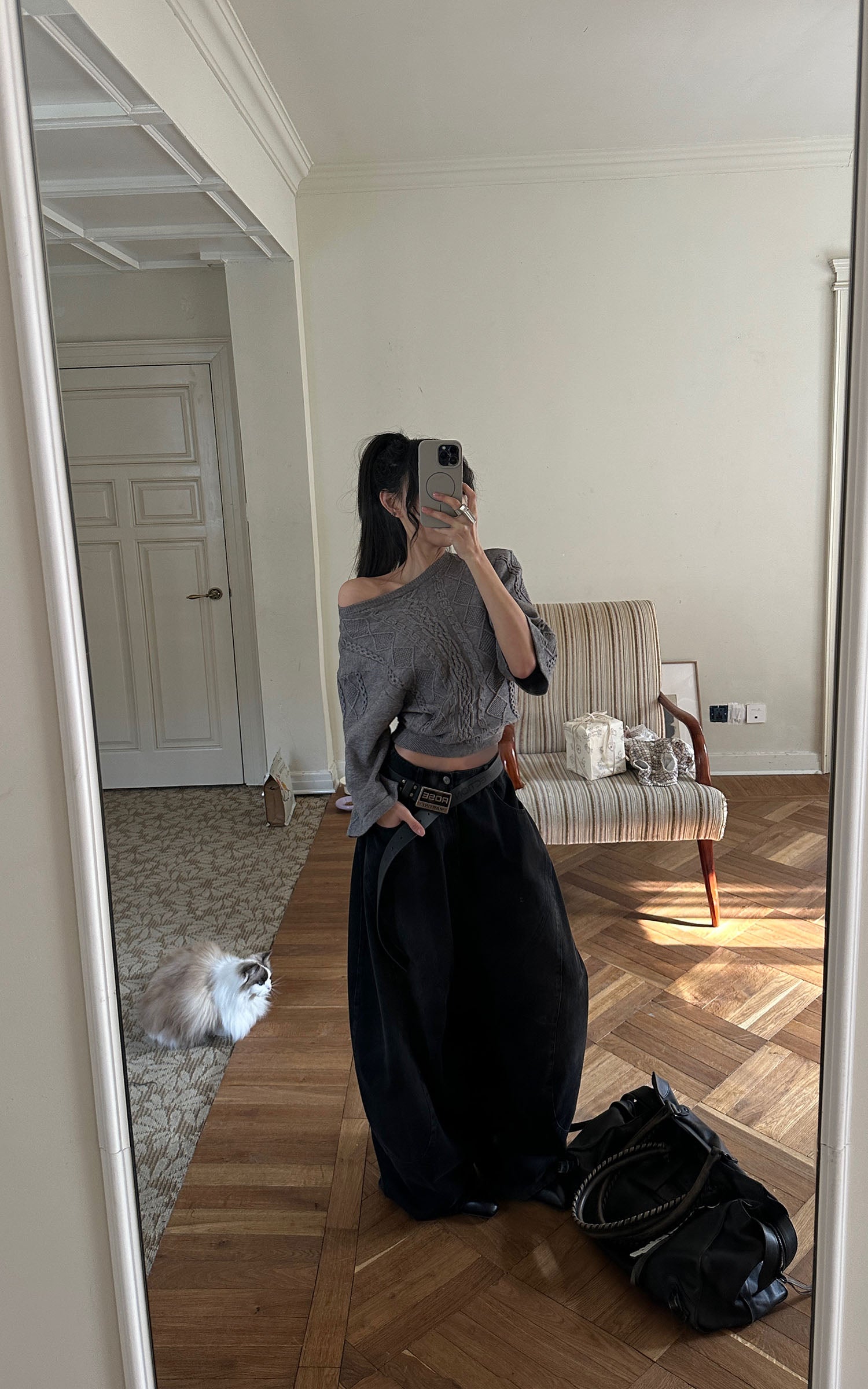 WARDEN EDGE 스컬프티드 케이블 니트 크롭 스웨터