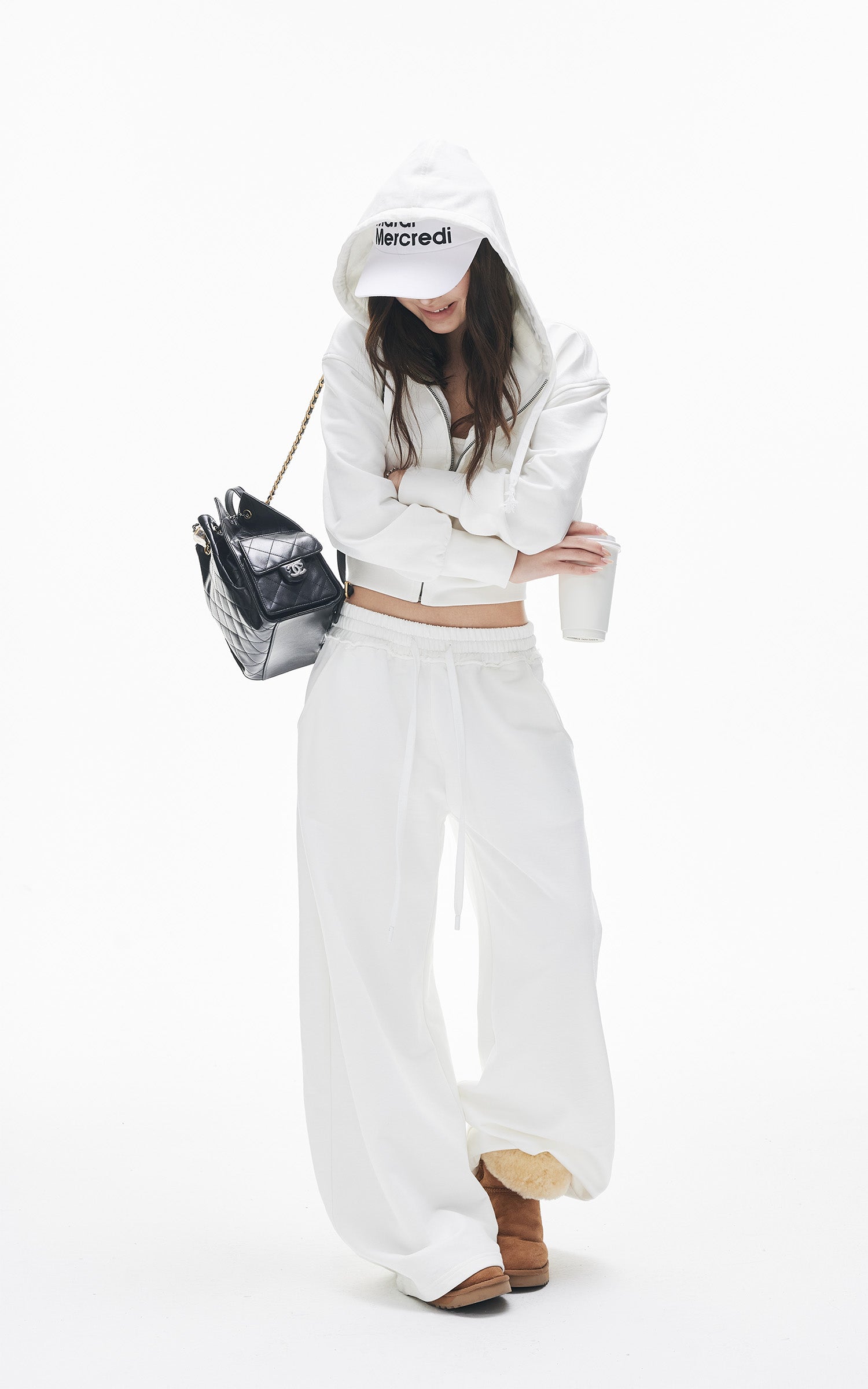 IAMXIAA クロップドジップフーディー＆リラックススウェットパンツセット
