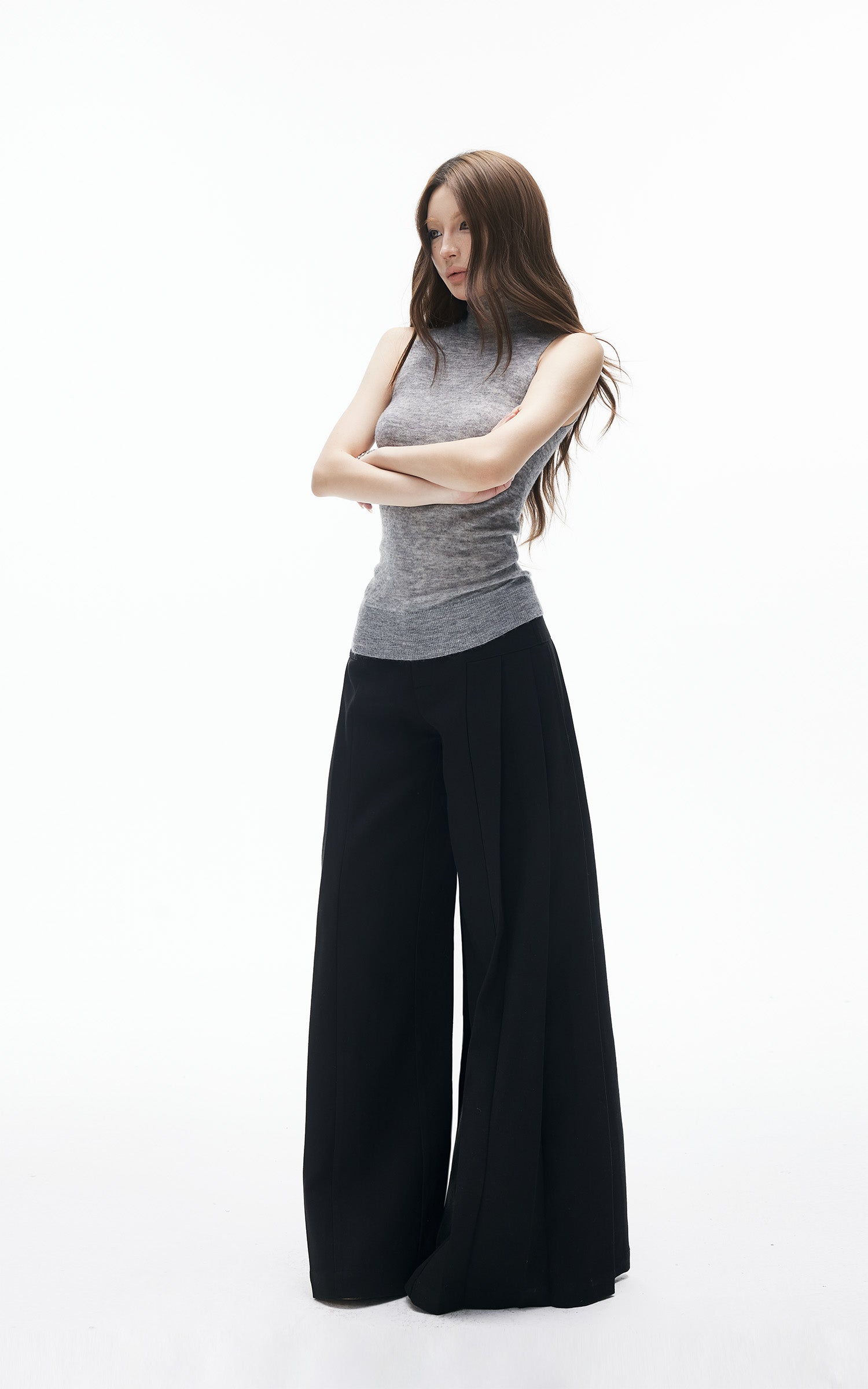 IAMXIAA フィッテッドモックネックニットタンク