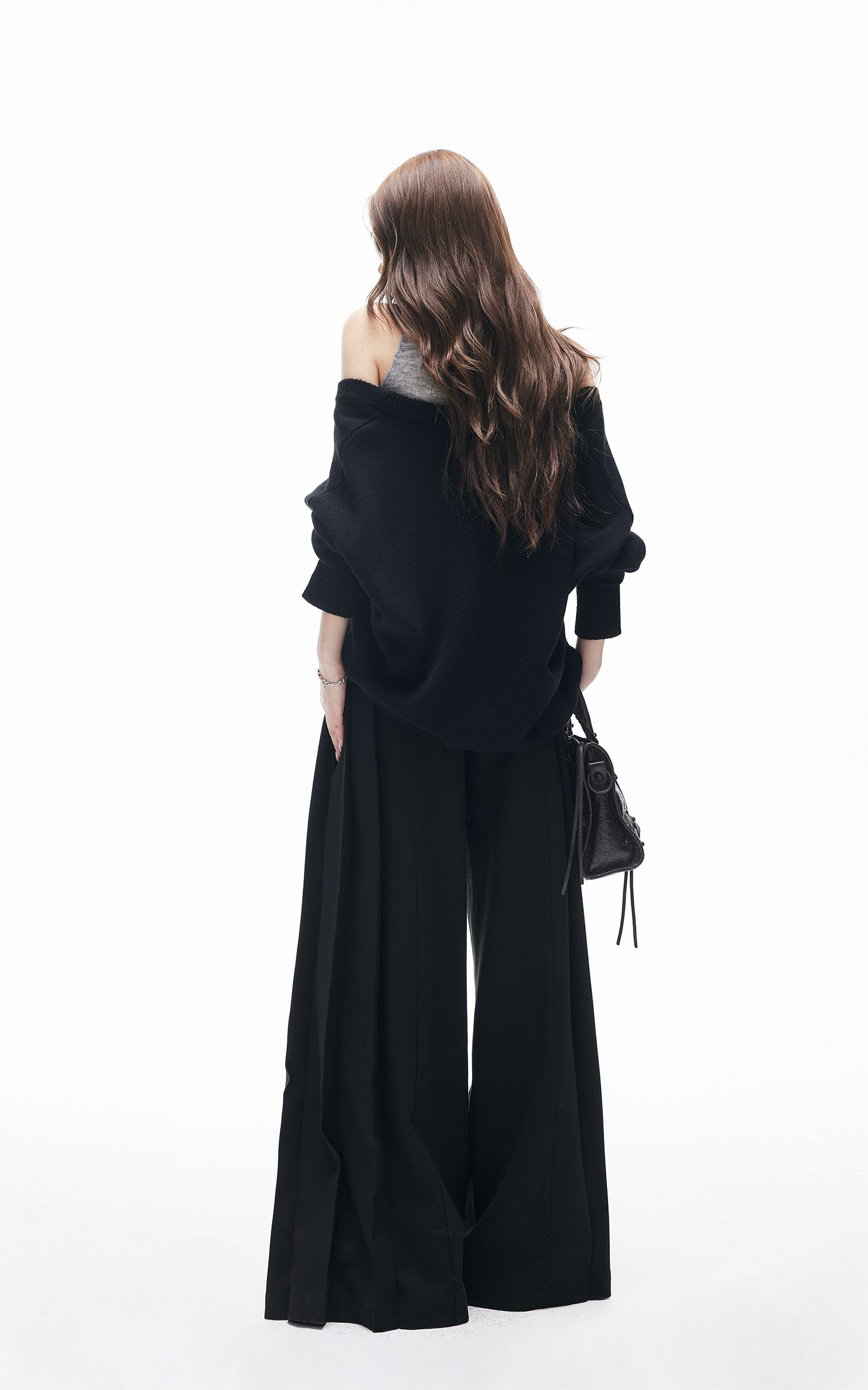 IAMXIAA Vネックニットセーターとハイネックベストのレイヤードセット
