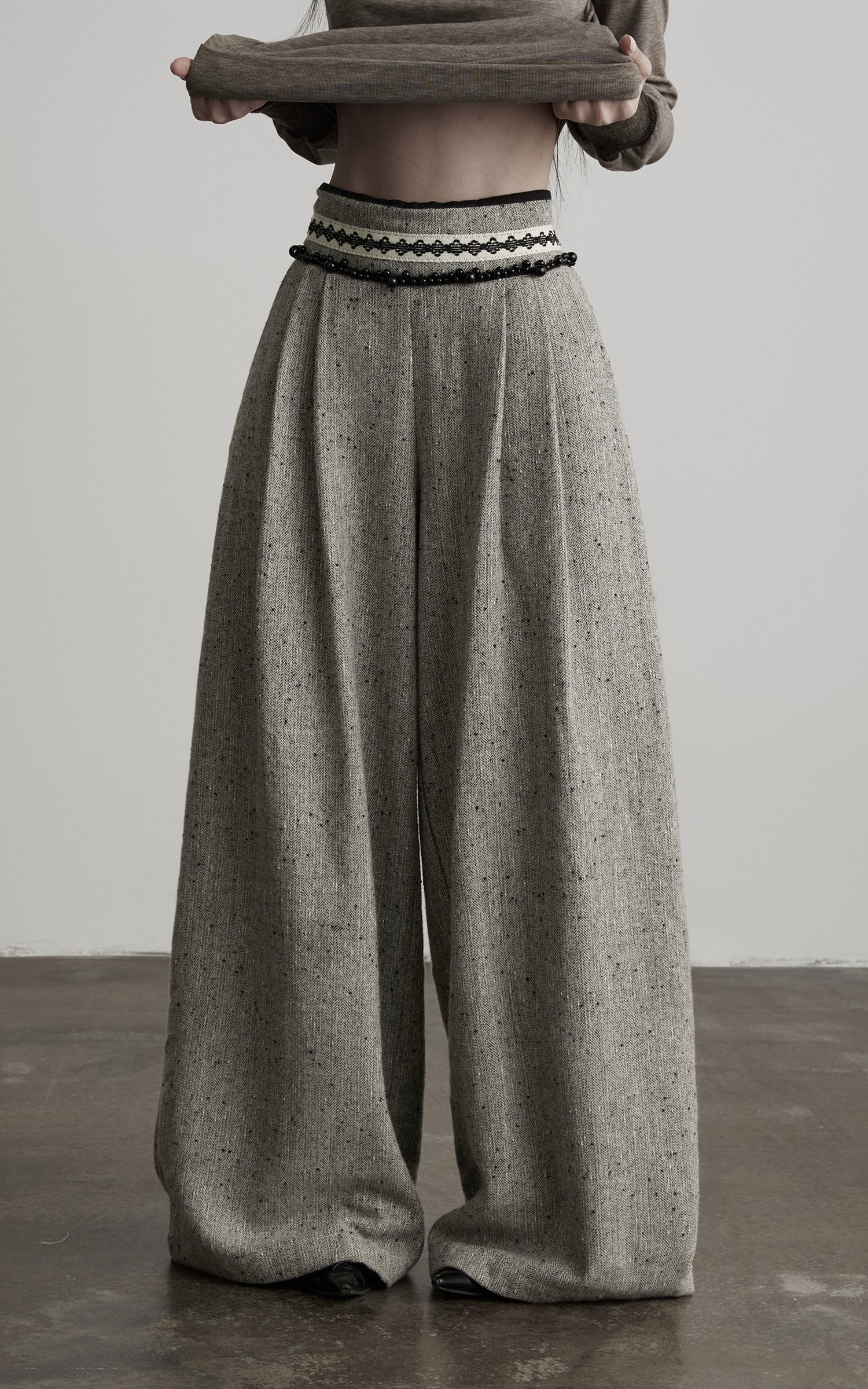 DOINDULGE Pleated Wide-Leg Trousers