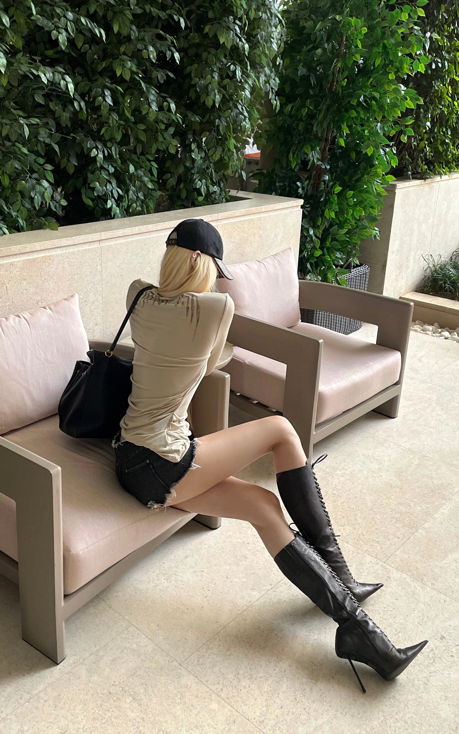 Rase le sol 아모르 파티 백 프린트 비대칭 셔링 골지 긴팔 탑