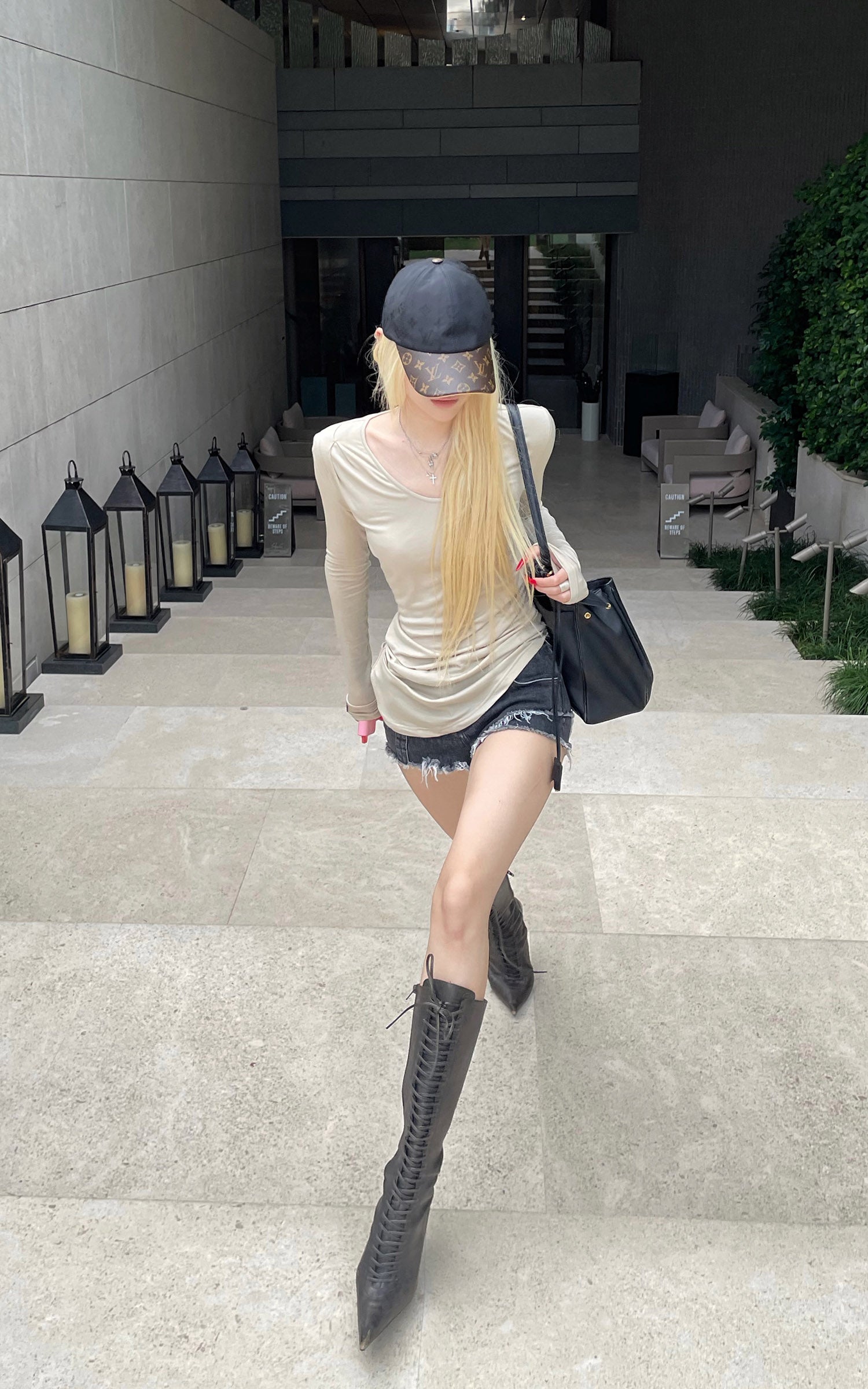 Rase le sol 아모르 파티 백 프린트 비대칭 셔링 골지 긴팔 탑