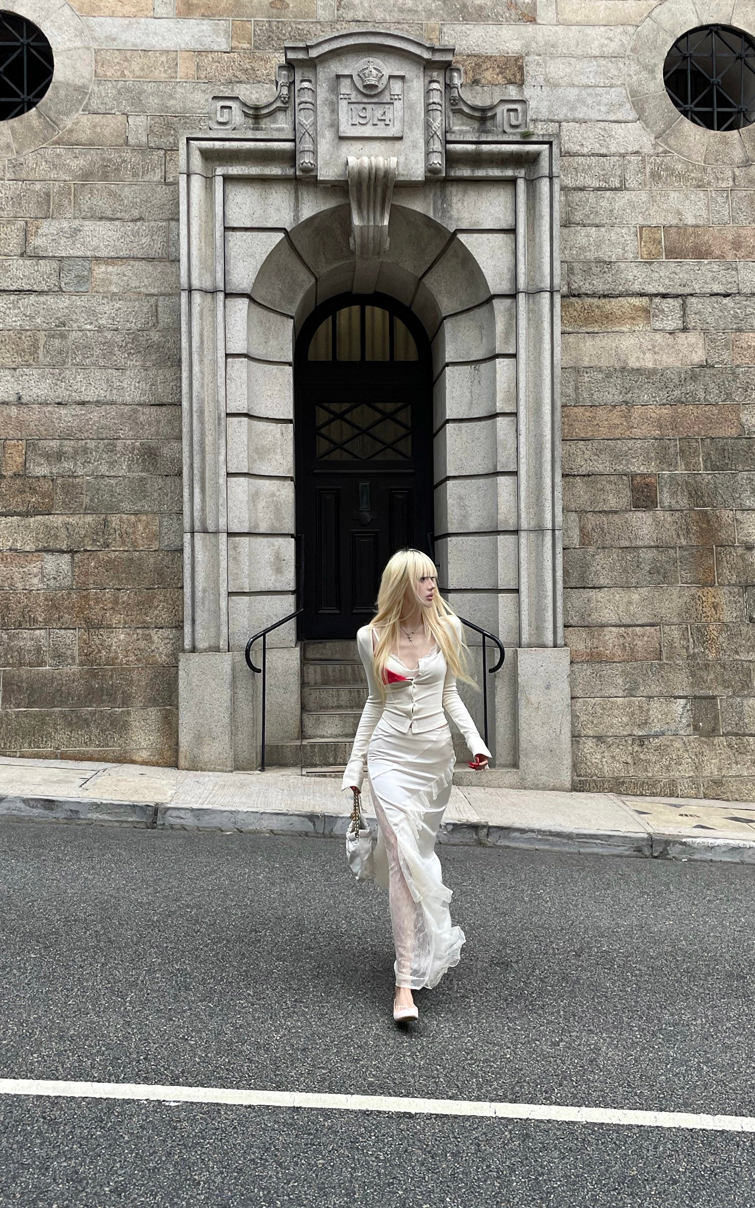 Rase Le Sol 니트 가디건 &amp; 캐미 탑 투피스 세트와 비대칭 레이스 미디 스커트