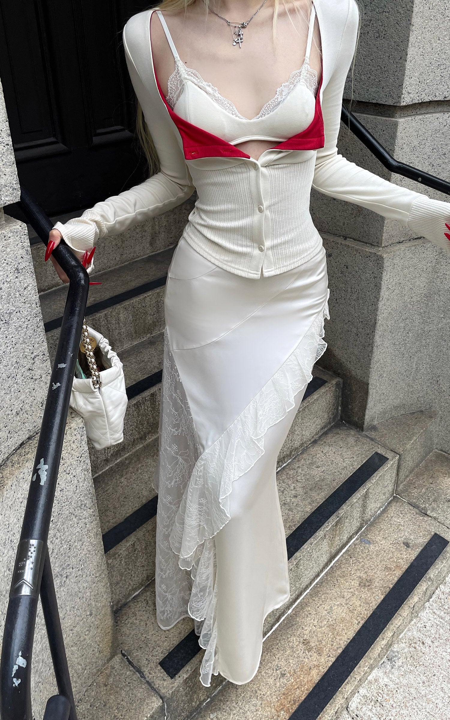 Rase Le Sol 니트 가디건 &amp; 캐미 탑 투피스 세트와 비대칭 레이스 미디 스커트