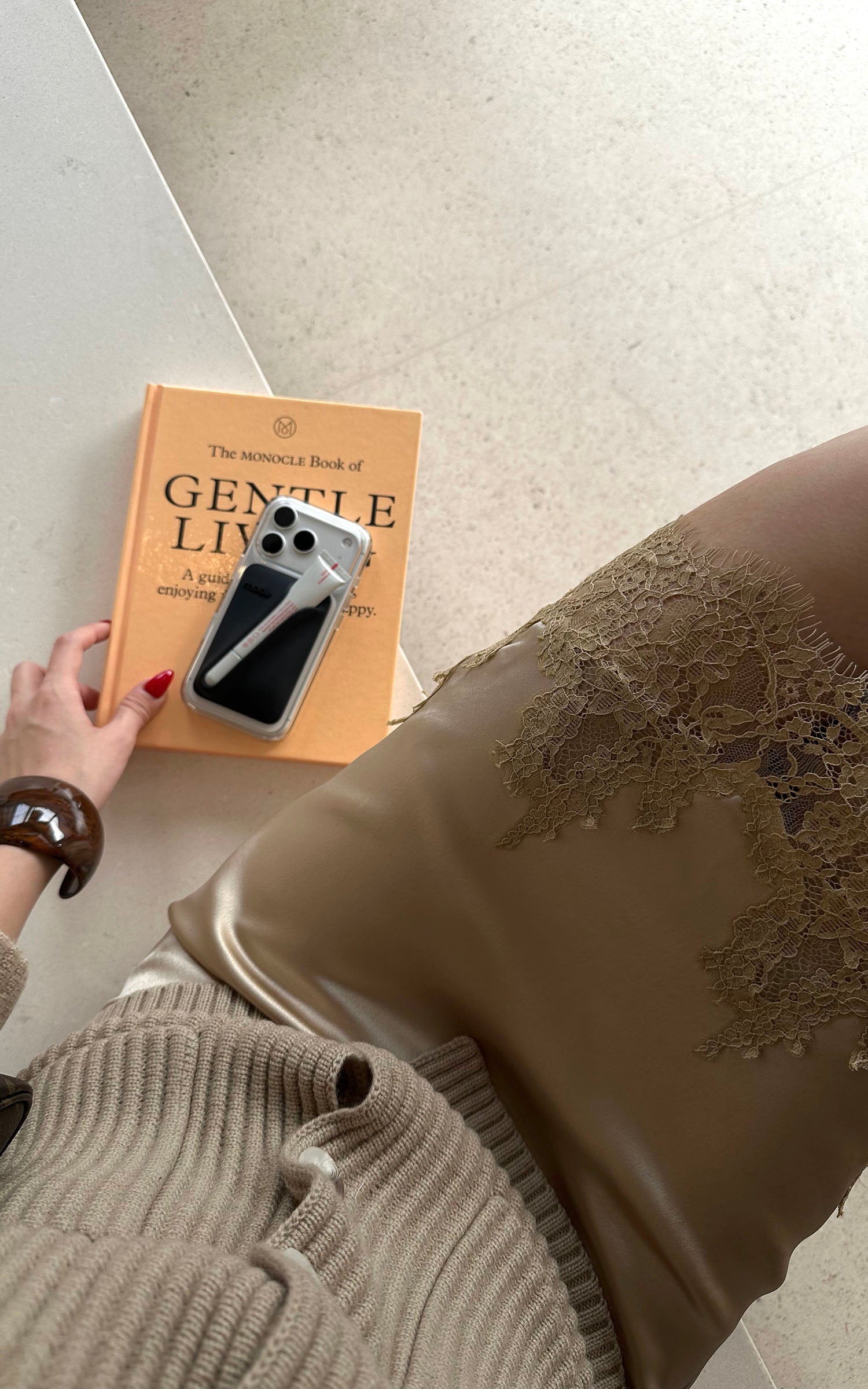 レーストリム サテンミディスカート