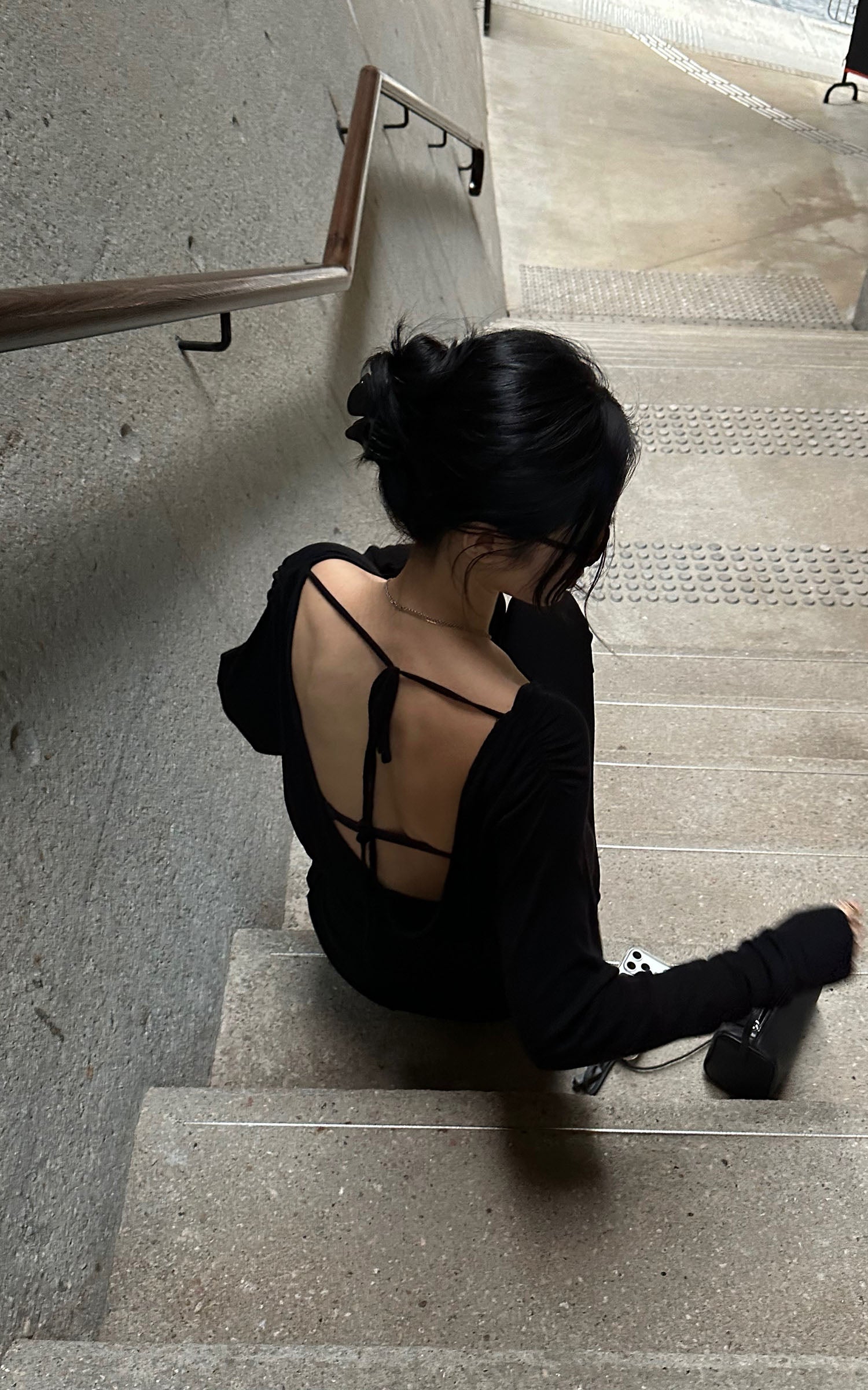 ROVENTE 딥 V 드레이프 긴팔 티셔츠와 슬림 크롭 팬츠 세트