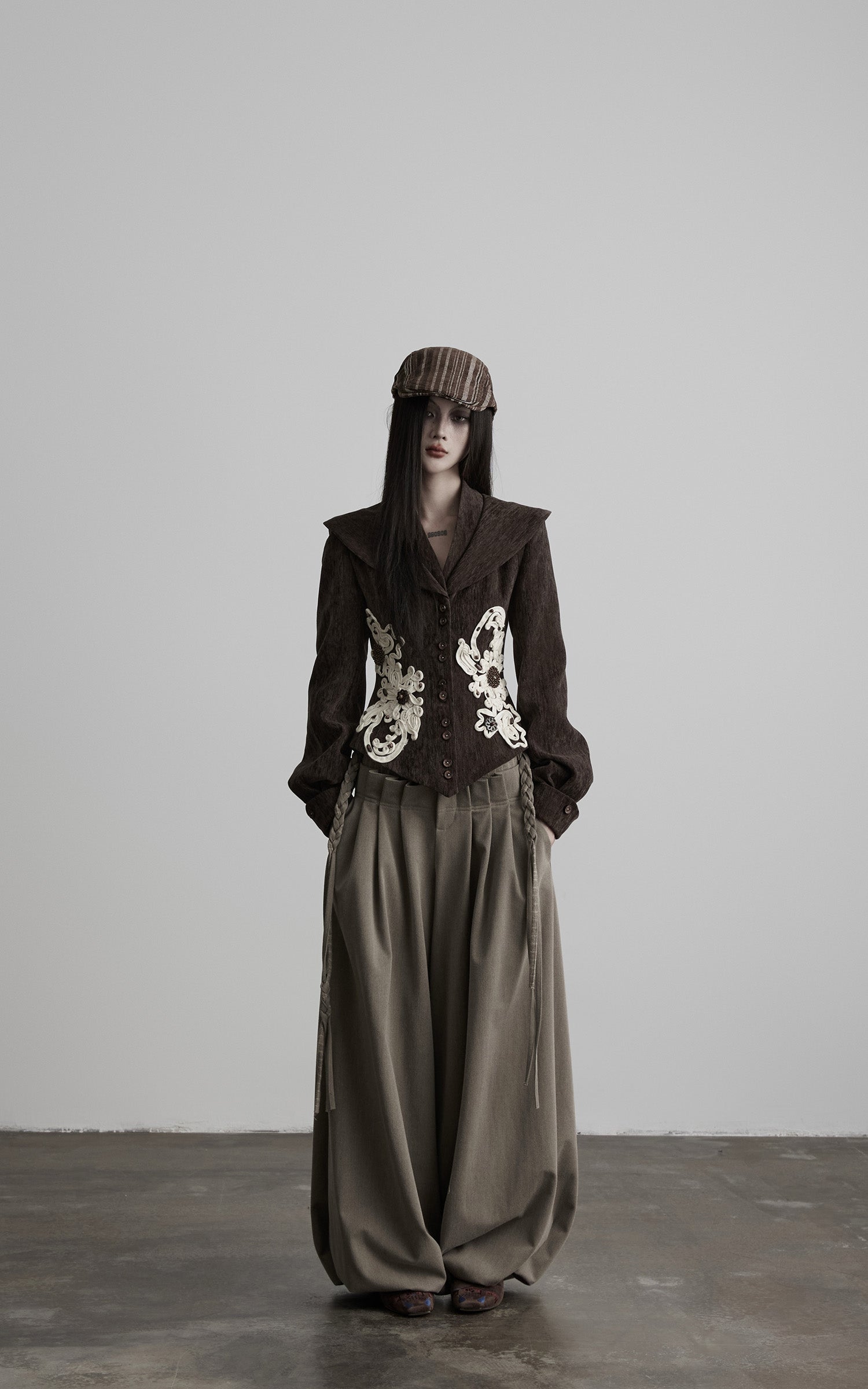 DOINDULGE Sculpted Collar Embroidered Fitted Jacket