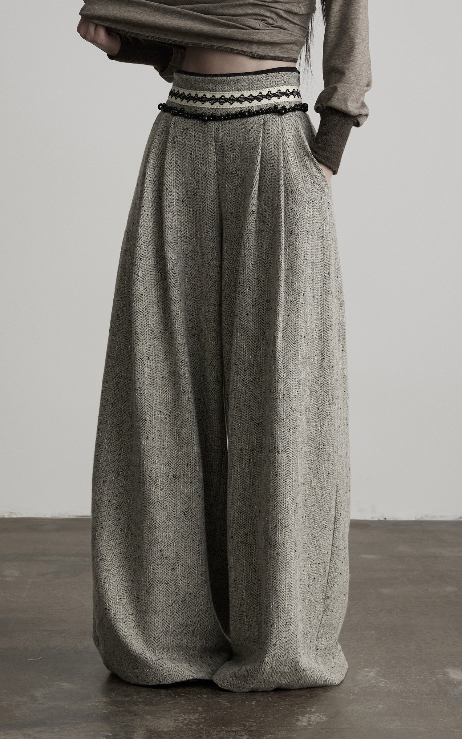 DOINDULGE Pleated Wide-Leg Trousers