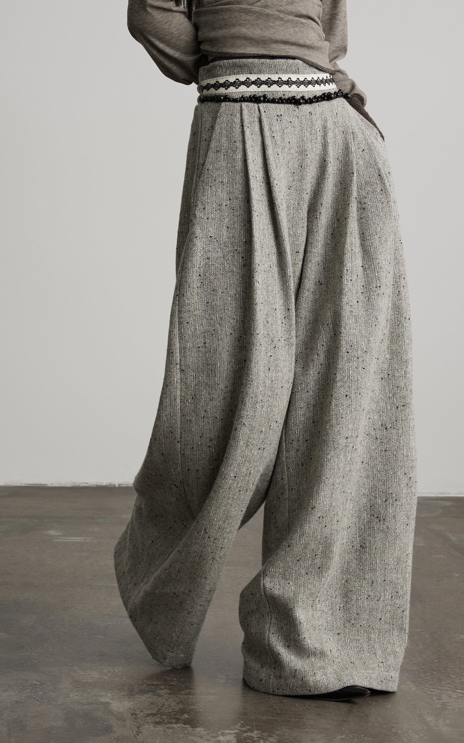 DOINDULGE Pleated Wide-Leg Trousers