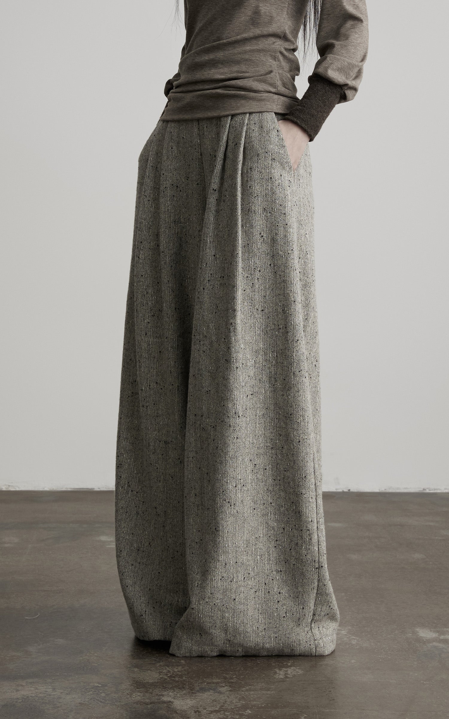 DOINDULGE Pleated Wide-Leg Trousers