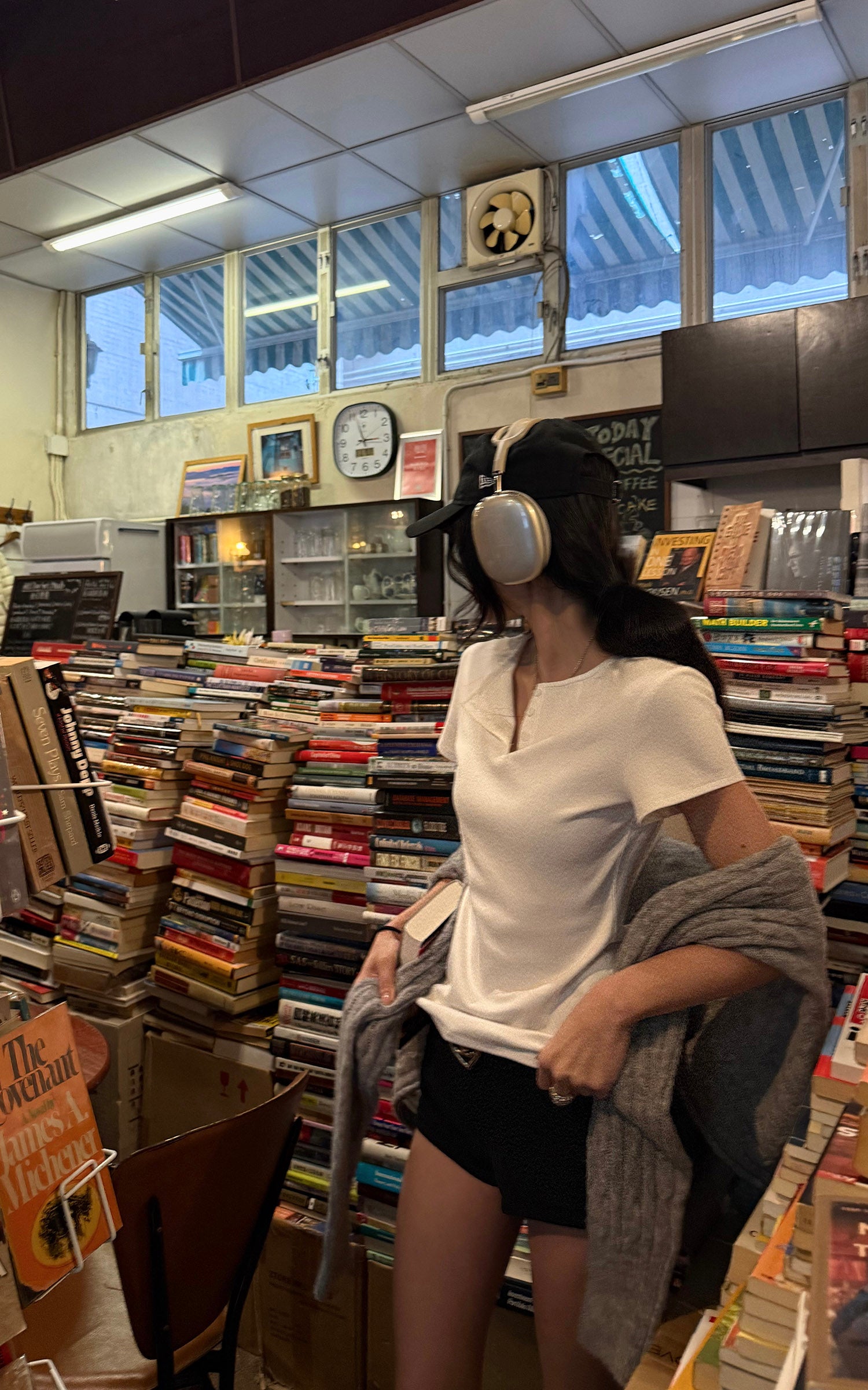 WARDEN EDGE 디컨스트럭티드 헨리 핏 반팔 티셔츠