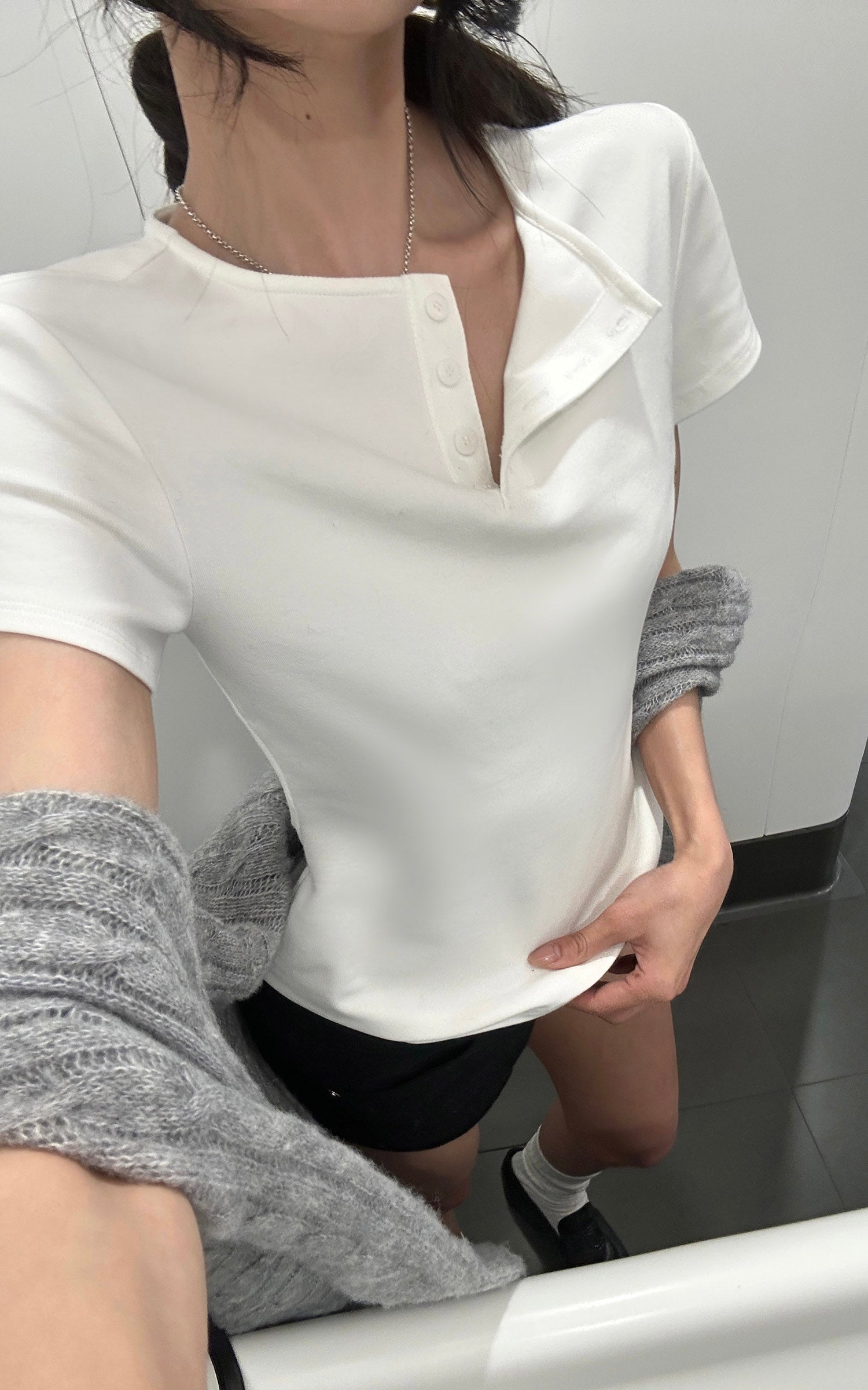 WARDEN EDGE 디컨스트럭티드 헨리 핏 반팔 티셔츠