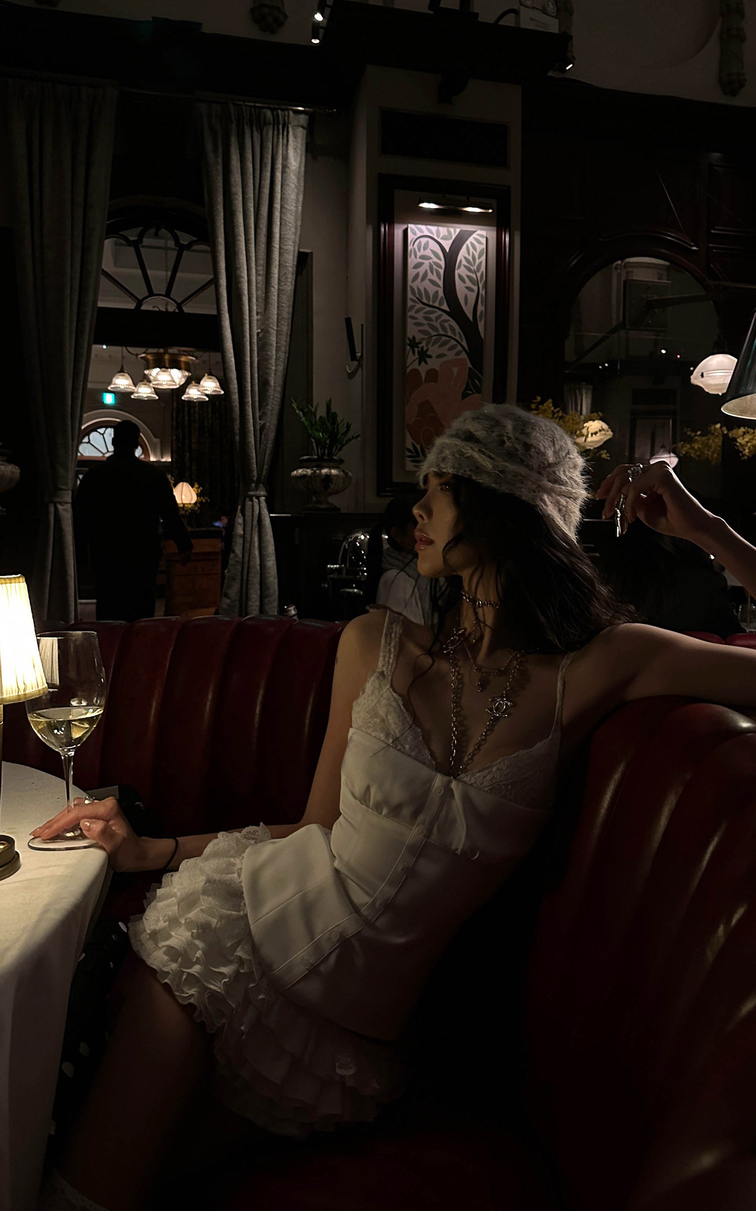 WARDEN EDGE 레이스 트림 캐미 탑 &amp; 레이어드 러플 미니 스커트 세트