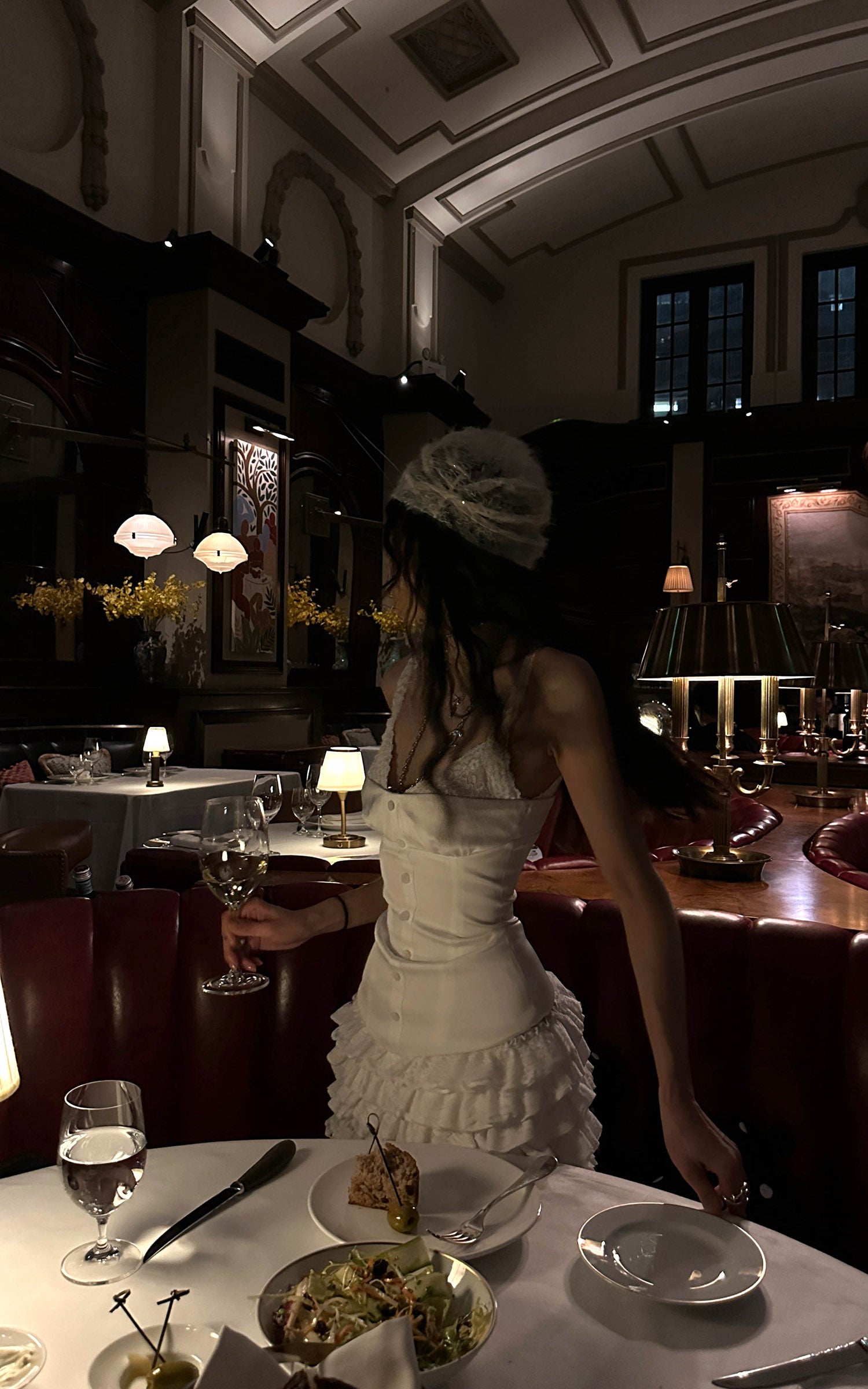 WARDEN EDGE 레이스 트림 캐미 탑 &amp; 레이어드 러플 미니 스커트 세트