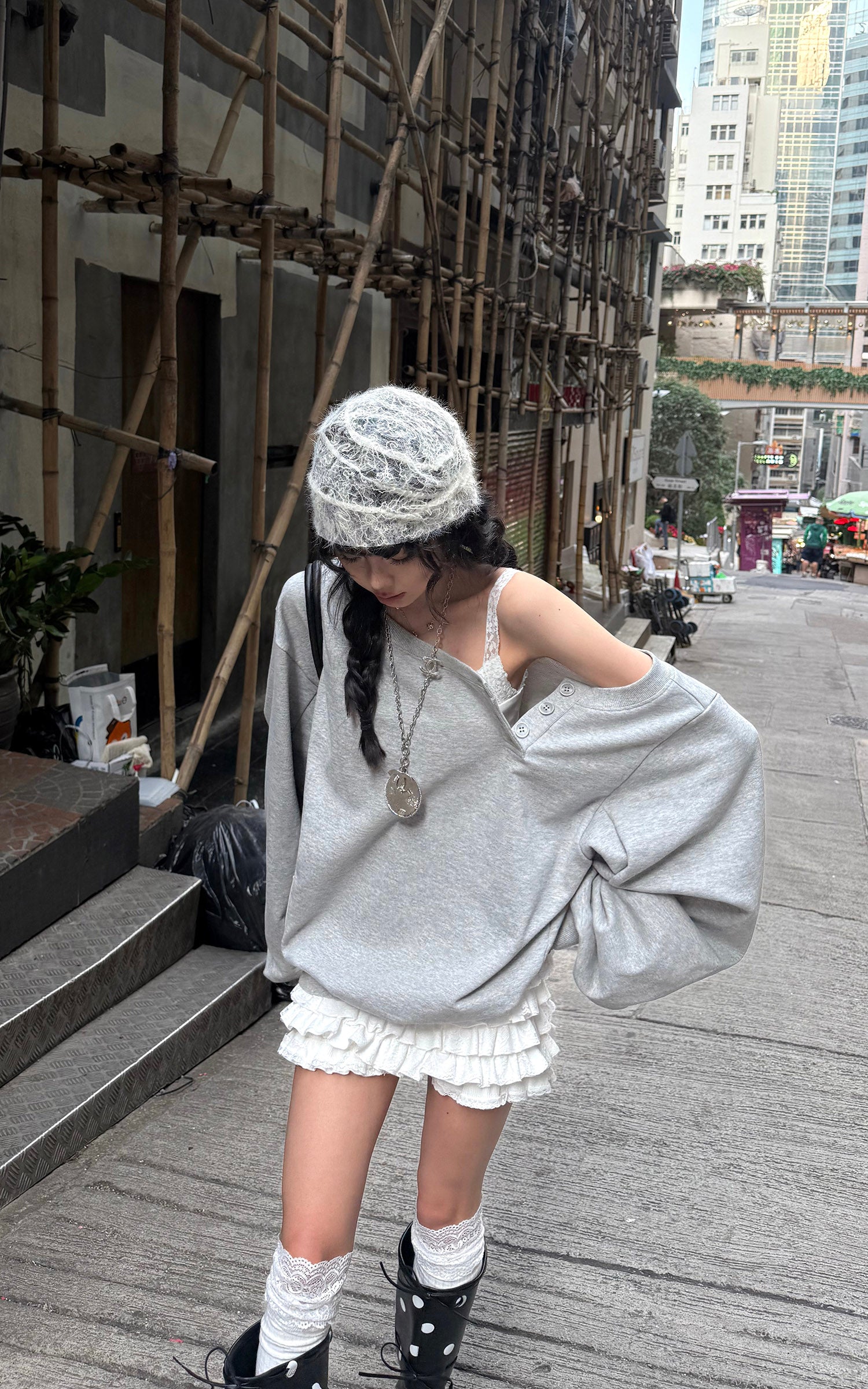 WARDEN EDGE Sweat-shirt déstructuré asymétrique à une épaule