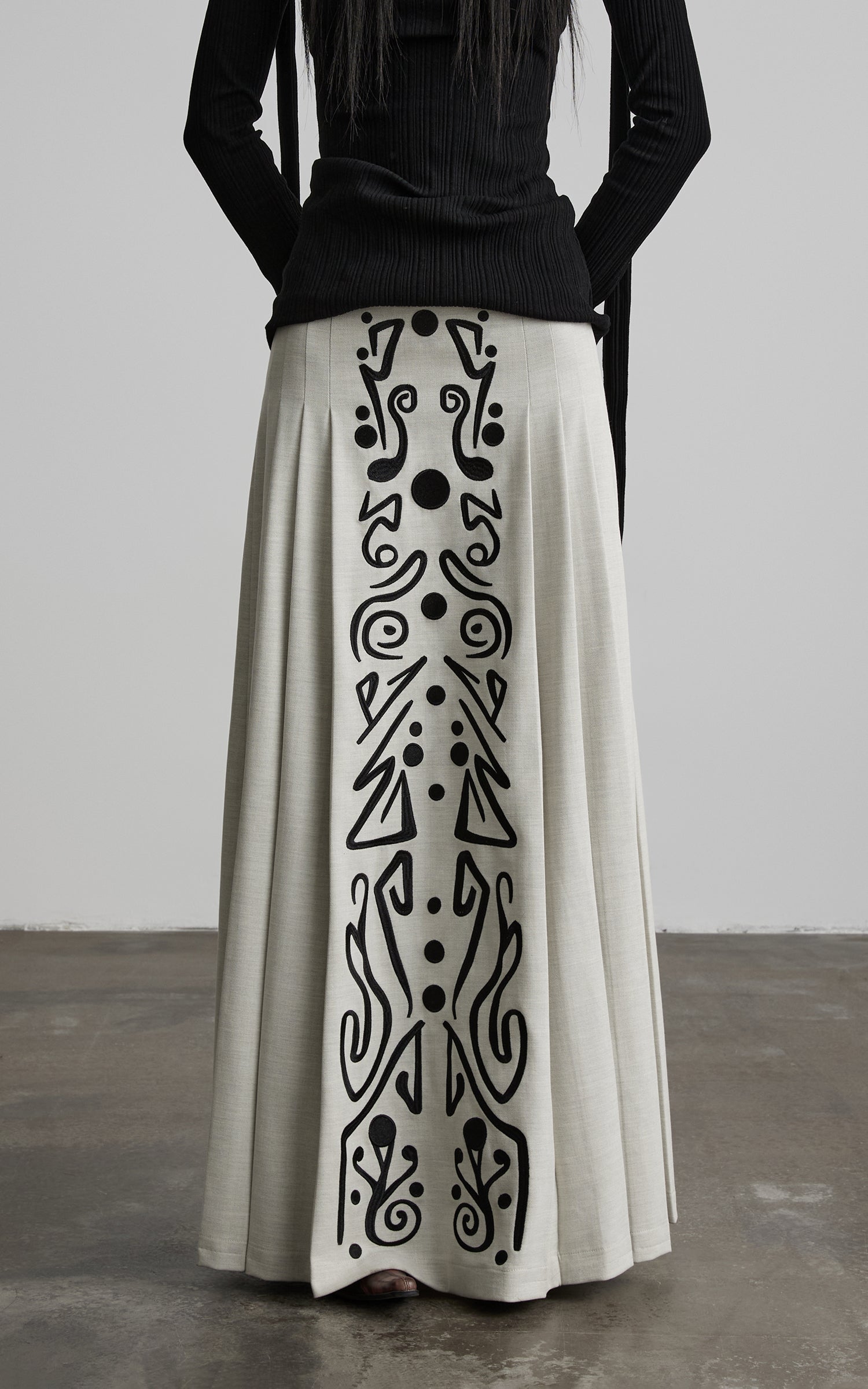 DOINDULGE Embroidered Panel Pleated Maxi Skirt