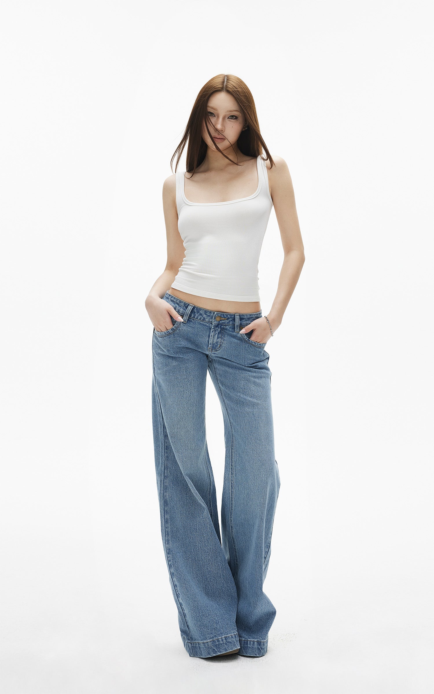 IAMXIAA Low-Rise Clean-Line Flared Denim