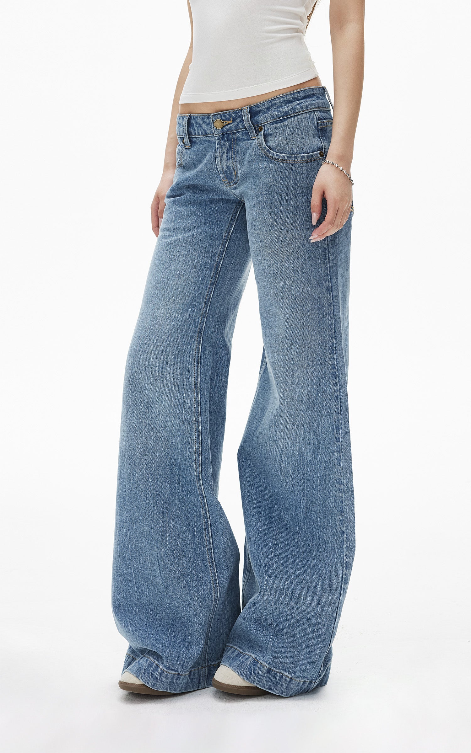 IAMXIAA Low-Rise Clean-Line Flared Denim