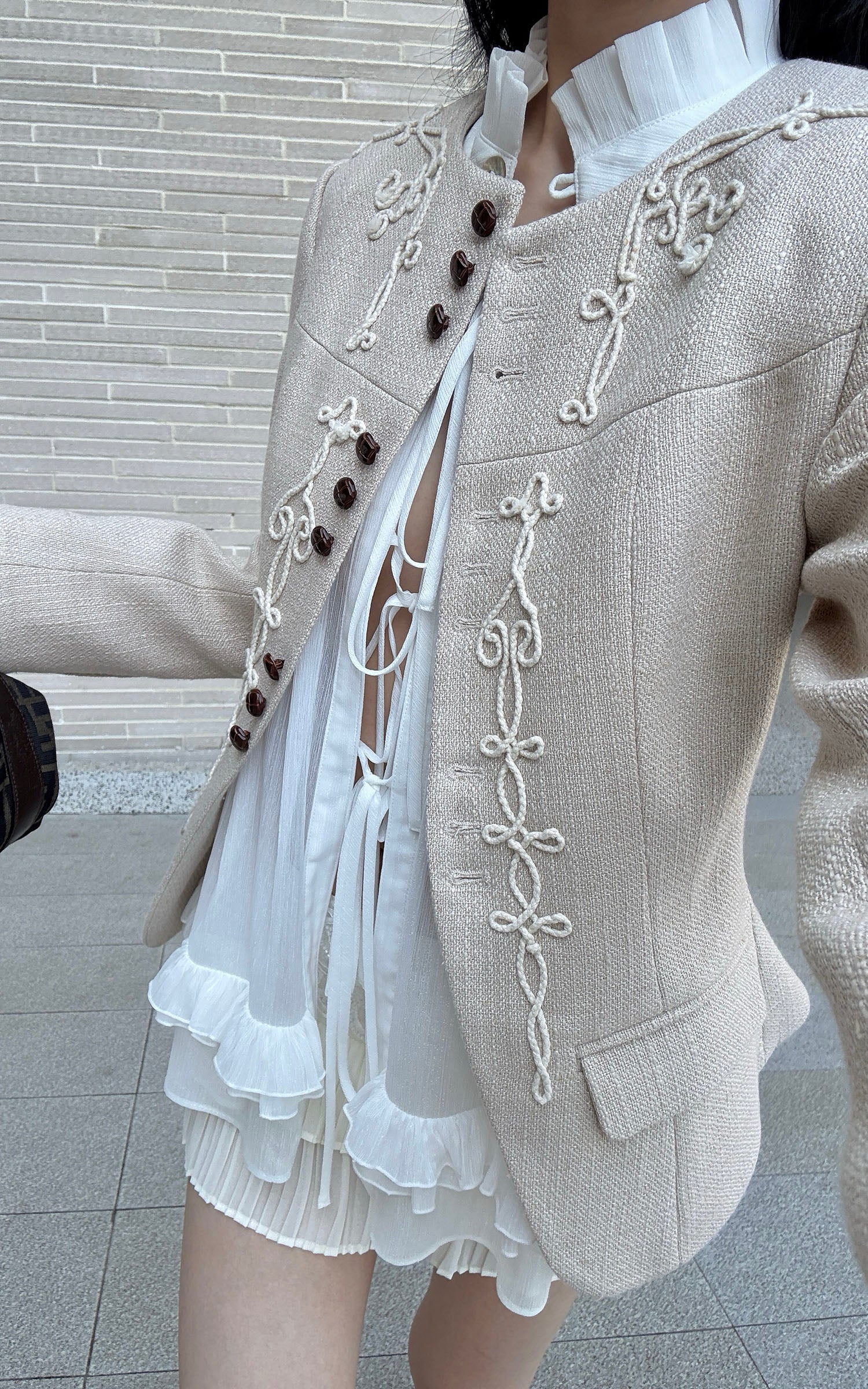 Hydrae Embroidered Fitted Blazer Structured Waist Cropped Jacket Vintage Inspired Tailored Top