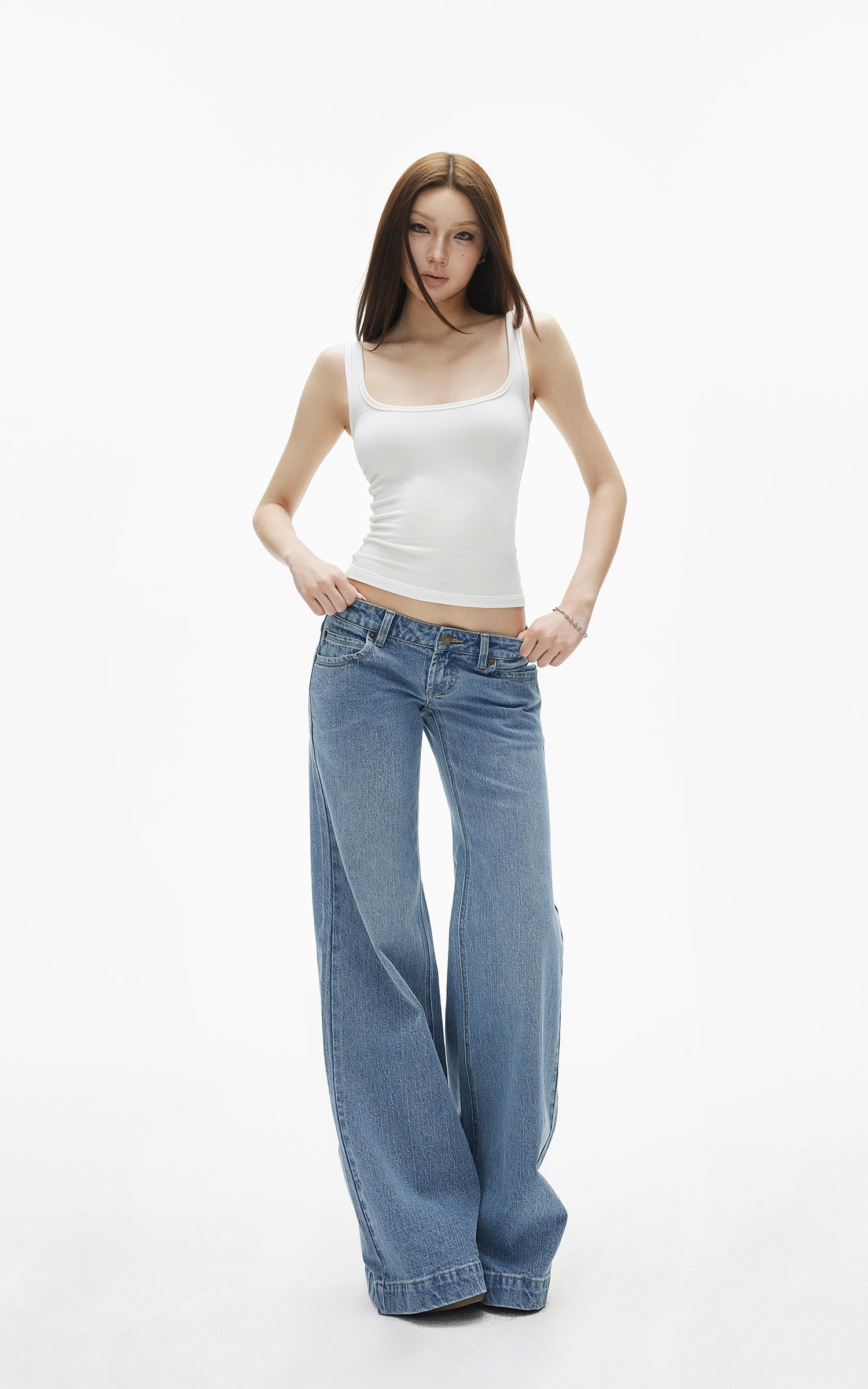 IAMXIAA Low-Rise Clean-Line Flared Denim