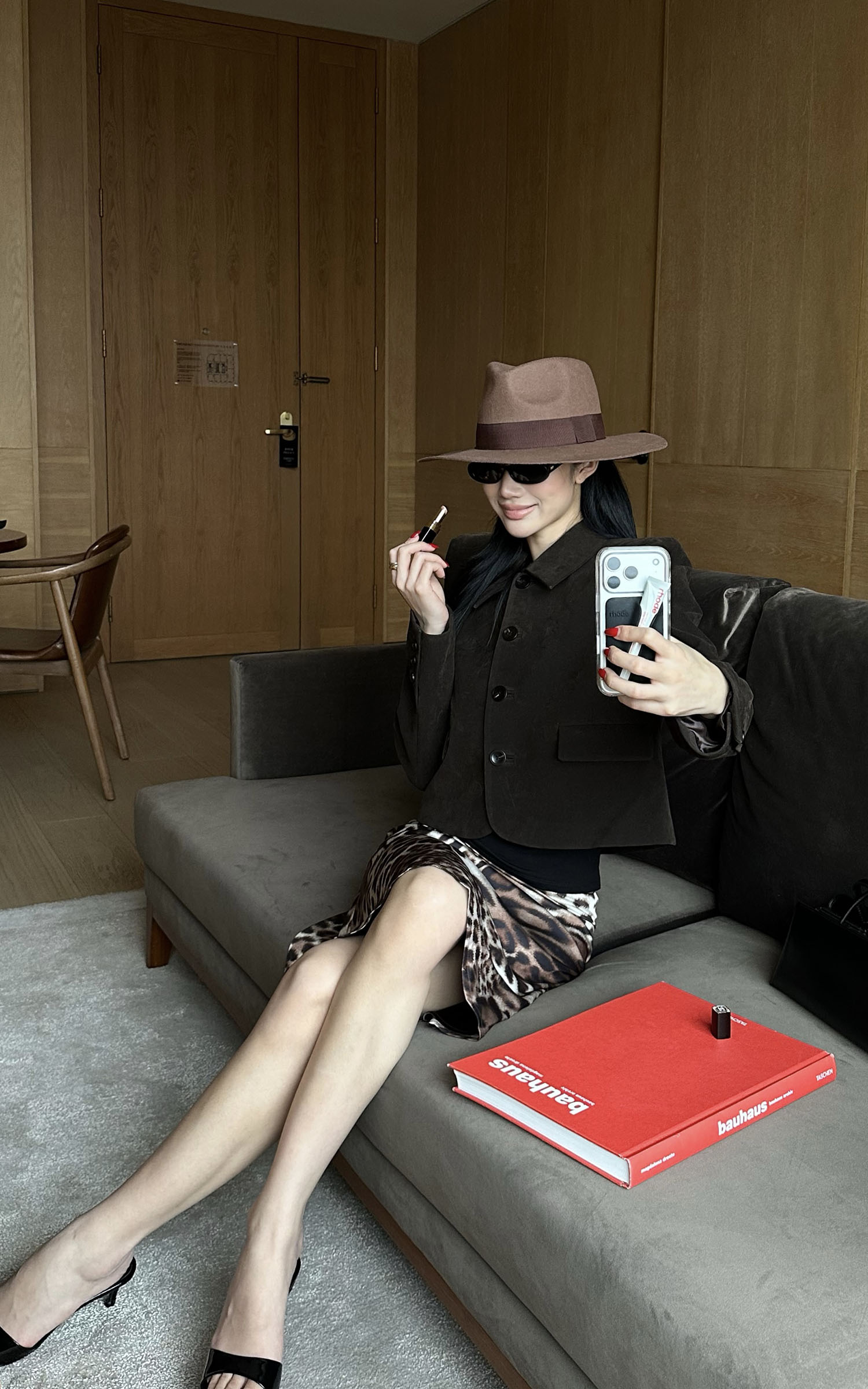 ROVENTE Cropped Single-Breasted Tailored Jacket