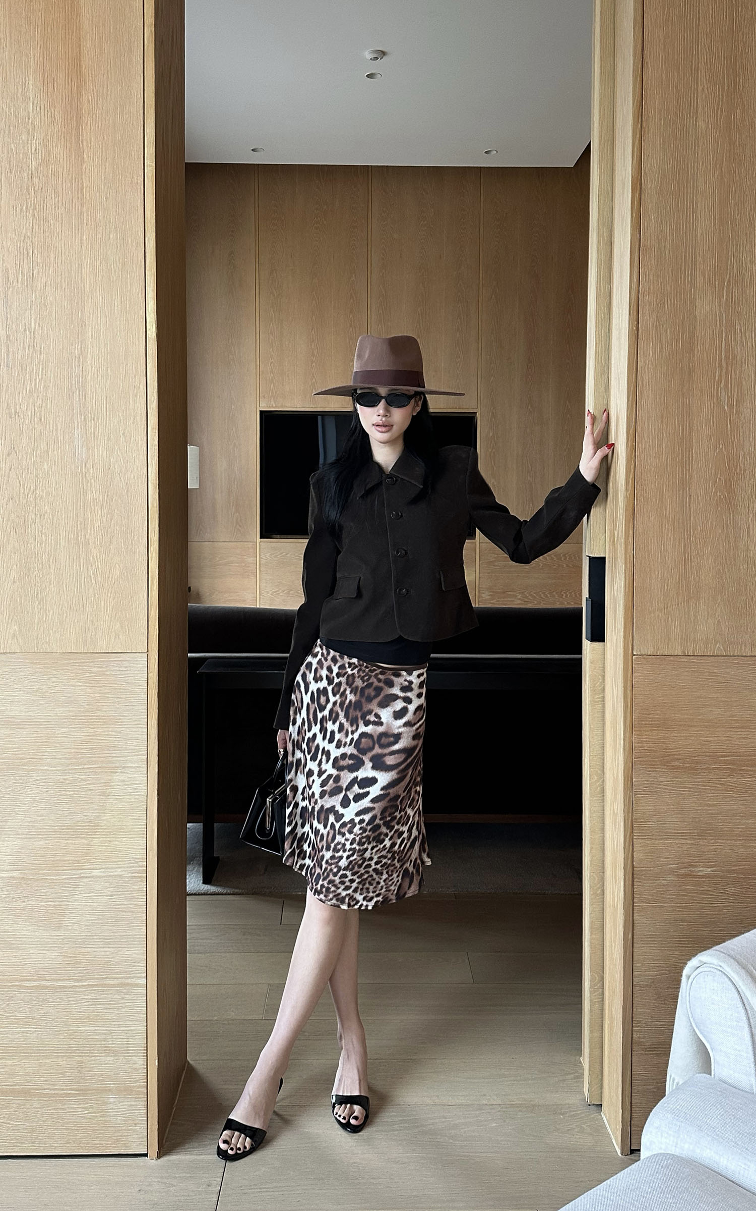 ROVENTE Cropped Single-Breasted Tailored Jacket