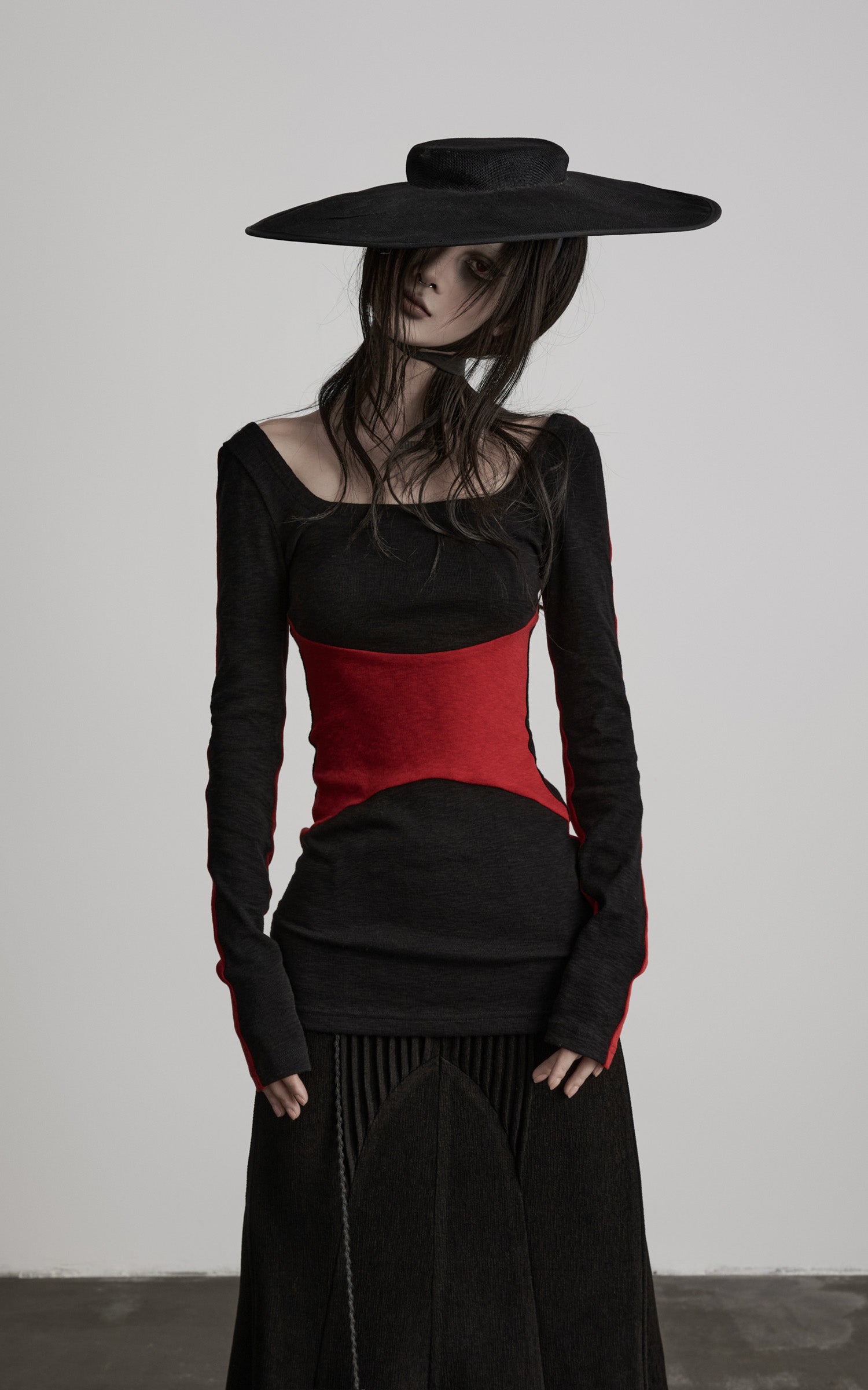 DOINDULGE Sculpted Contrast Panel Long Sleeve T-Shirt