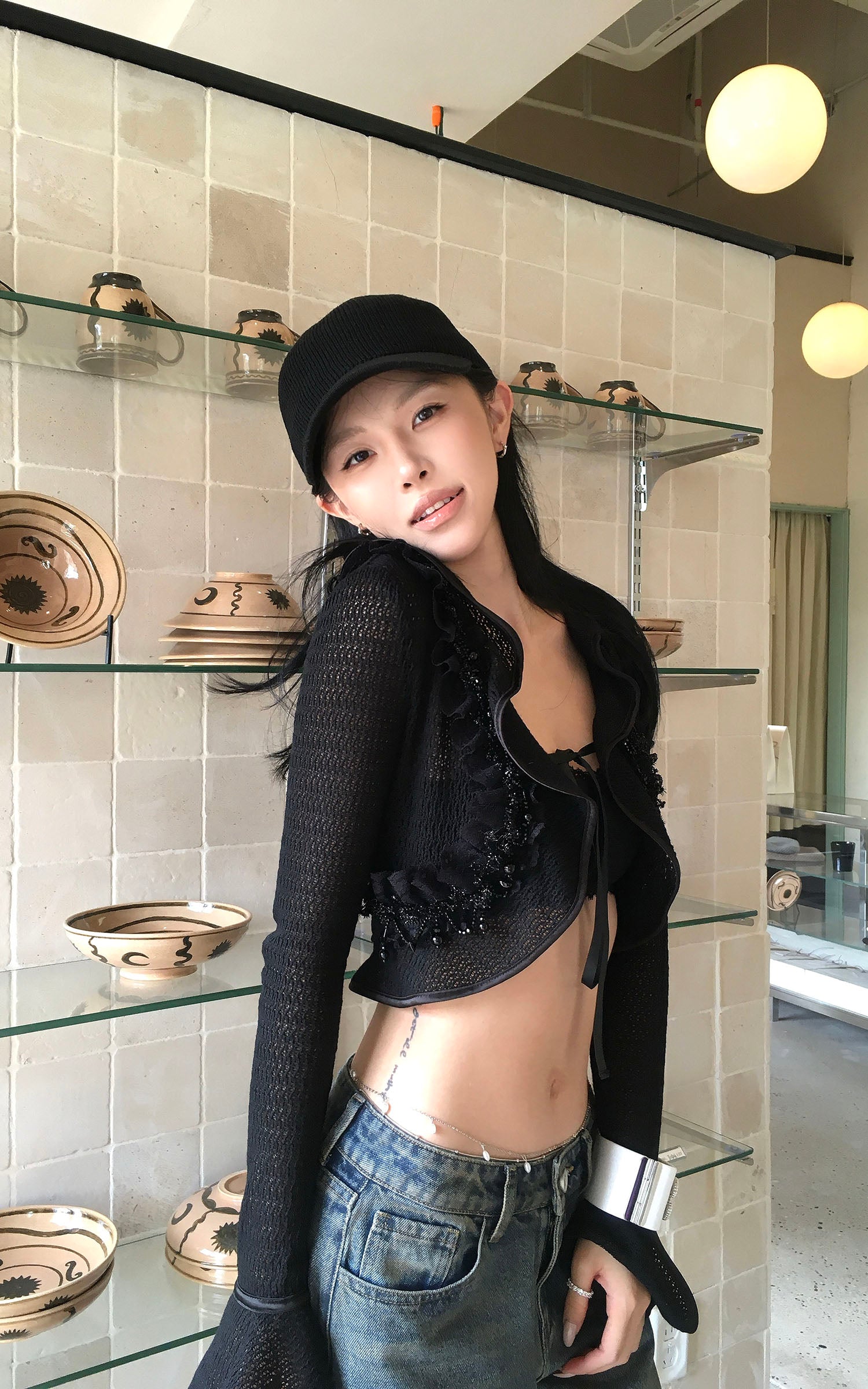 Hydrae Gilet Court en Maille à Volants