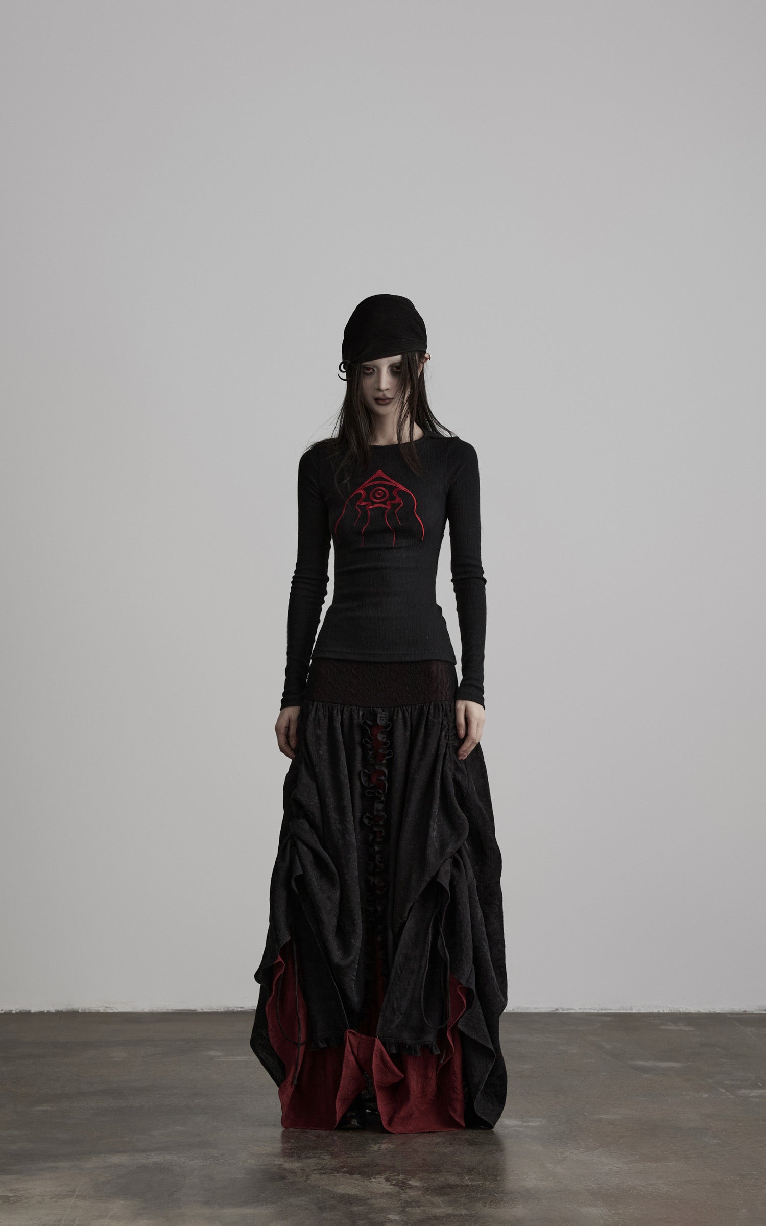 DOINDULGE Embroidered Eye Graphic Ribbed Long Sleeve T-Shirt