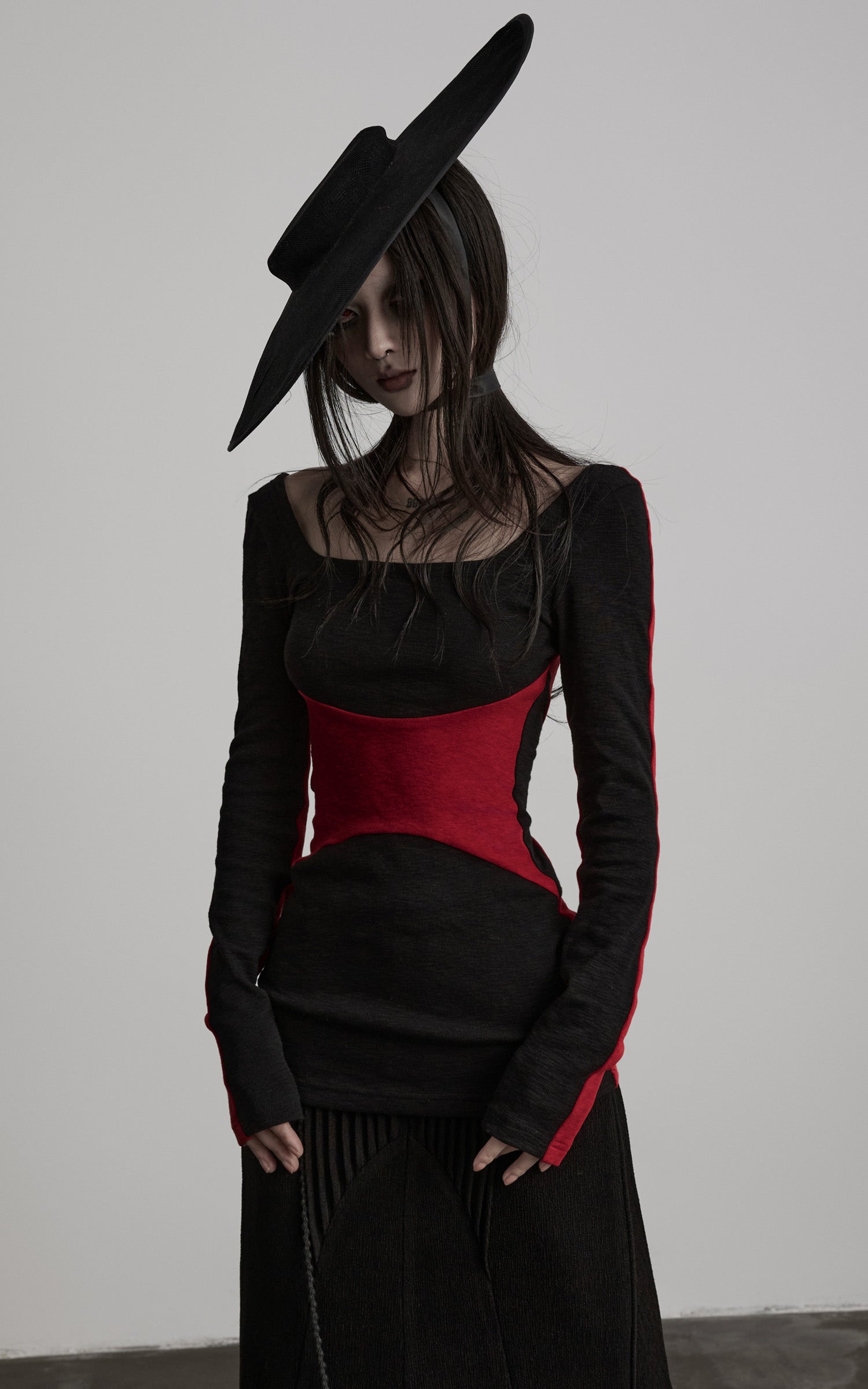 DOINDULGE Sculpted Contrast Panel Long Sleeve T-Shirt