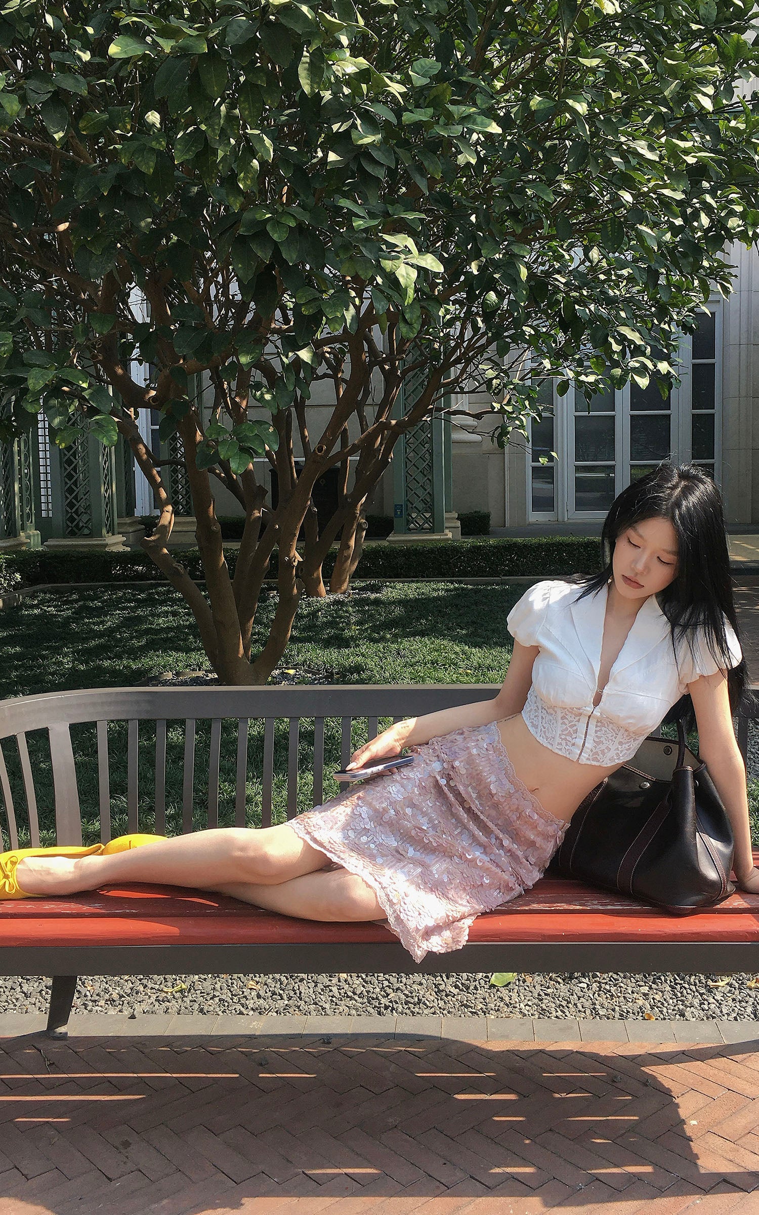 Hydrae スパンコール装飾のミディスカート