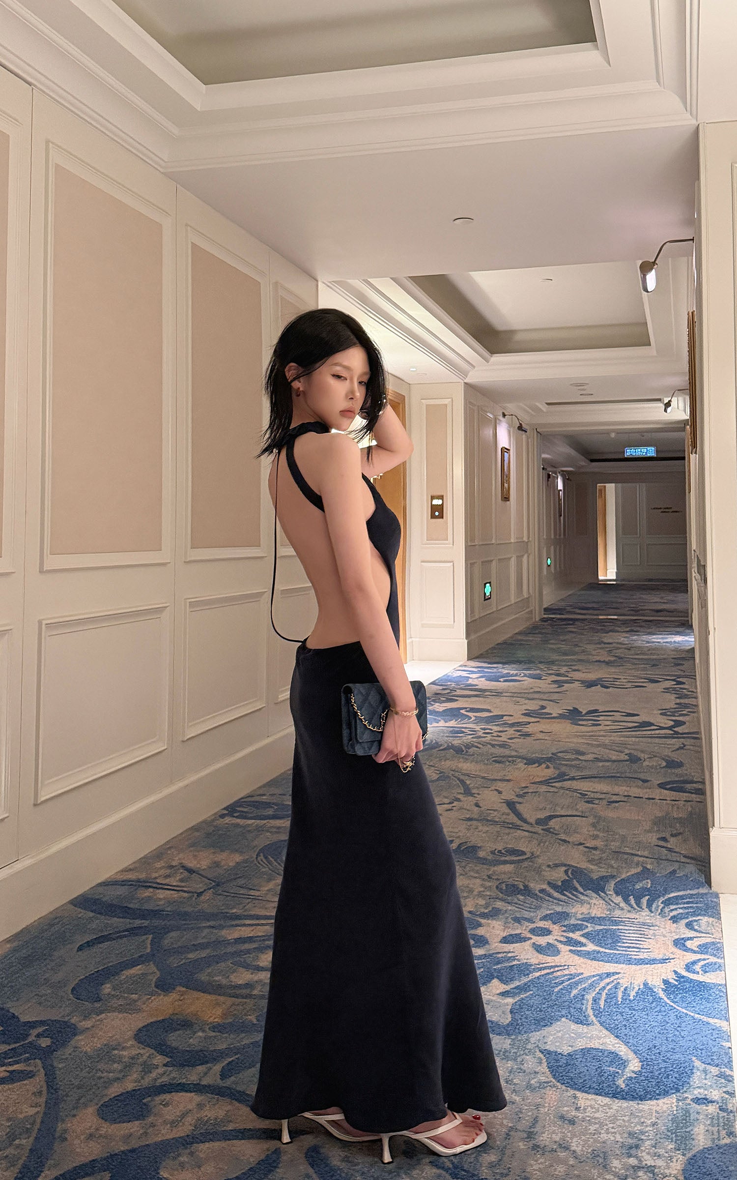 Hydrae Robe longue dos nu à découpes et col halter