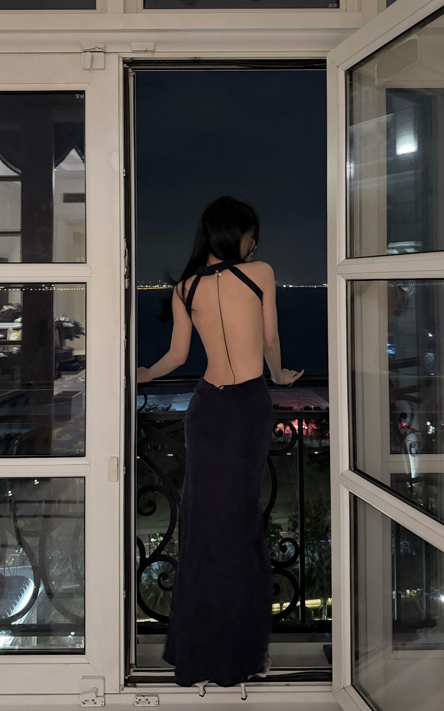 Hydrae Robe longue dos nu à découpes et col halter