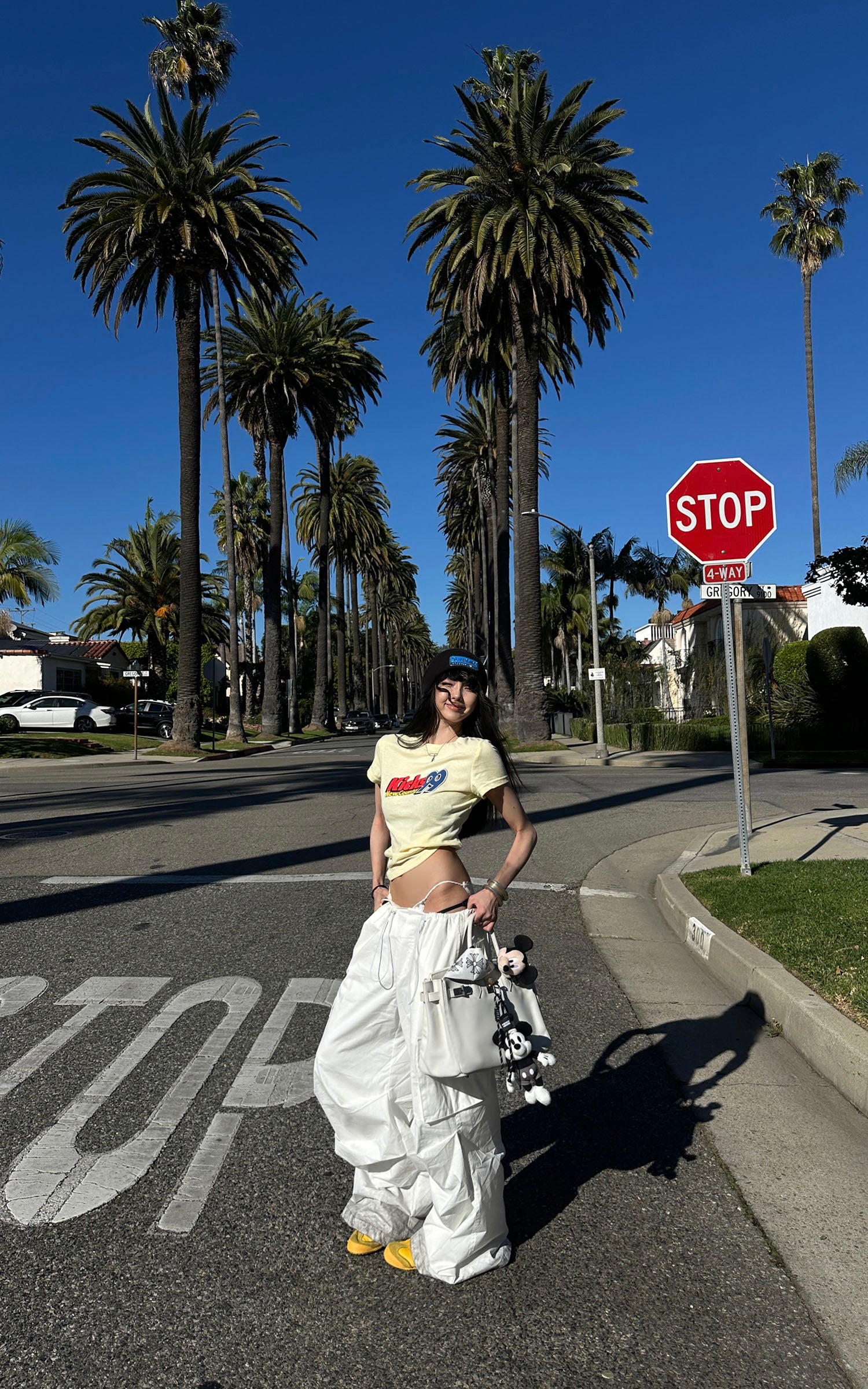 WARDEN EDGE Essential Cropped Graphic T-Shirt