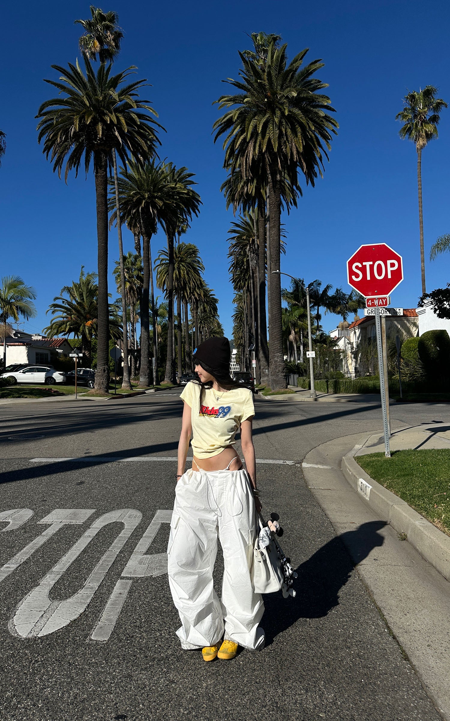 WARDEN EDGE Essential Cropped Graphic T-Shirt