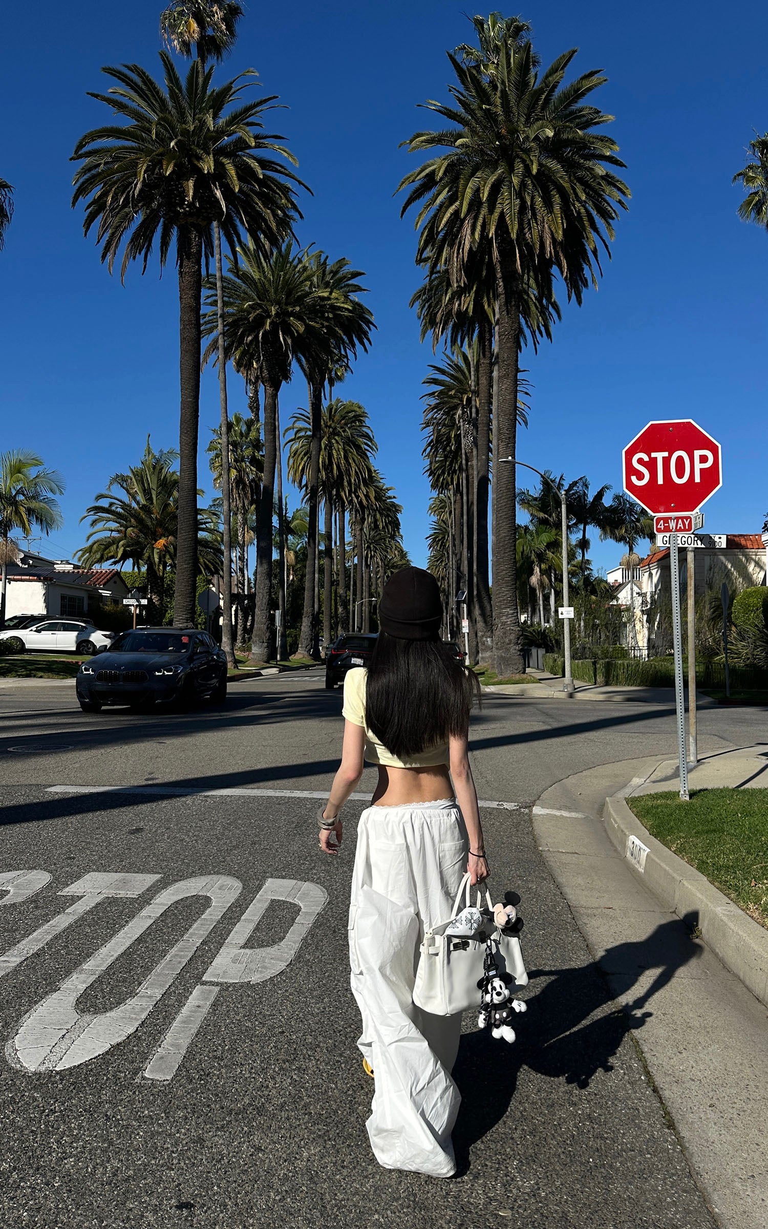 WARDEN EDGE Essential Cropped Graphic T-Shirt