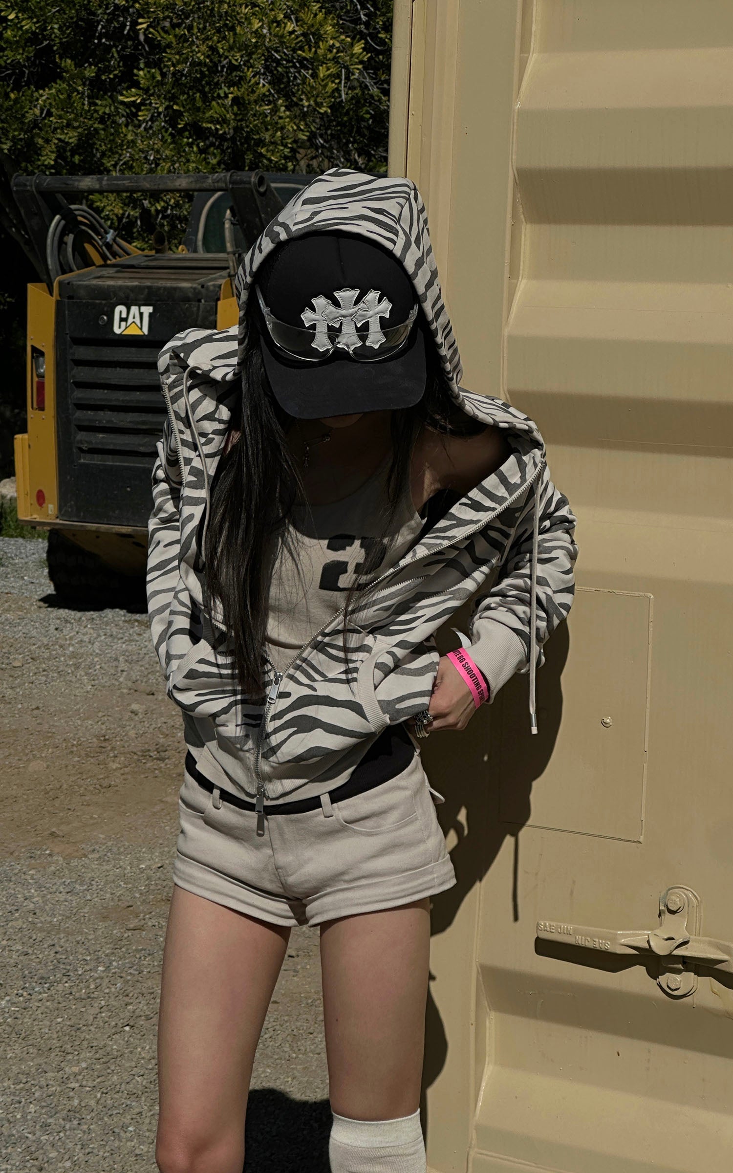 WARDEN EDGE Zebra Print Zip-Up Hoodie