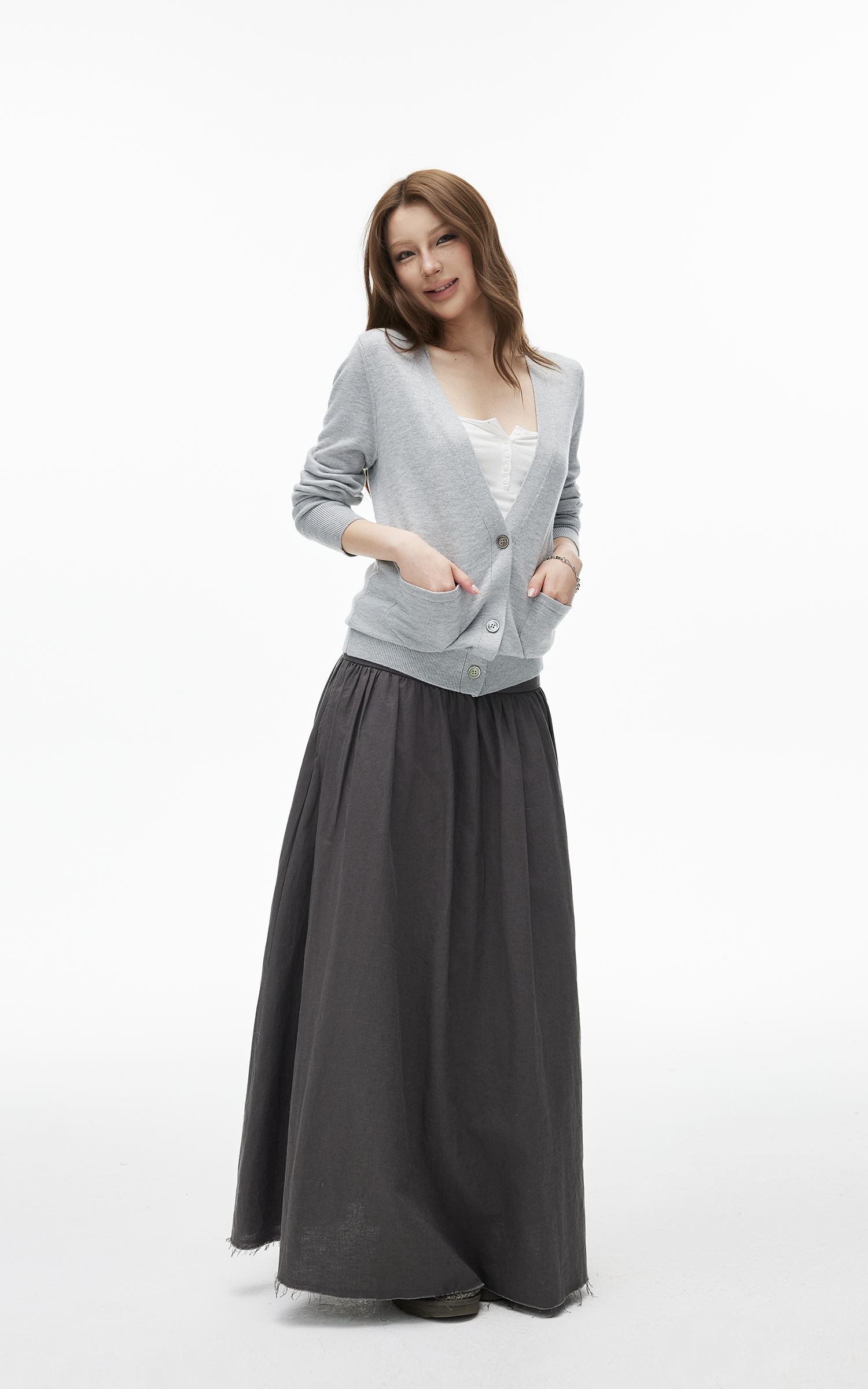 IAMXIAA Classic V-Neck Slim Knit Cardigan