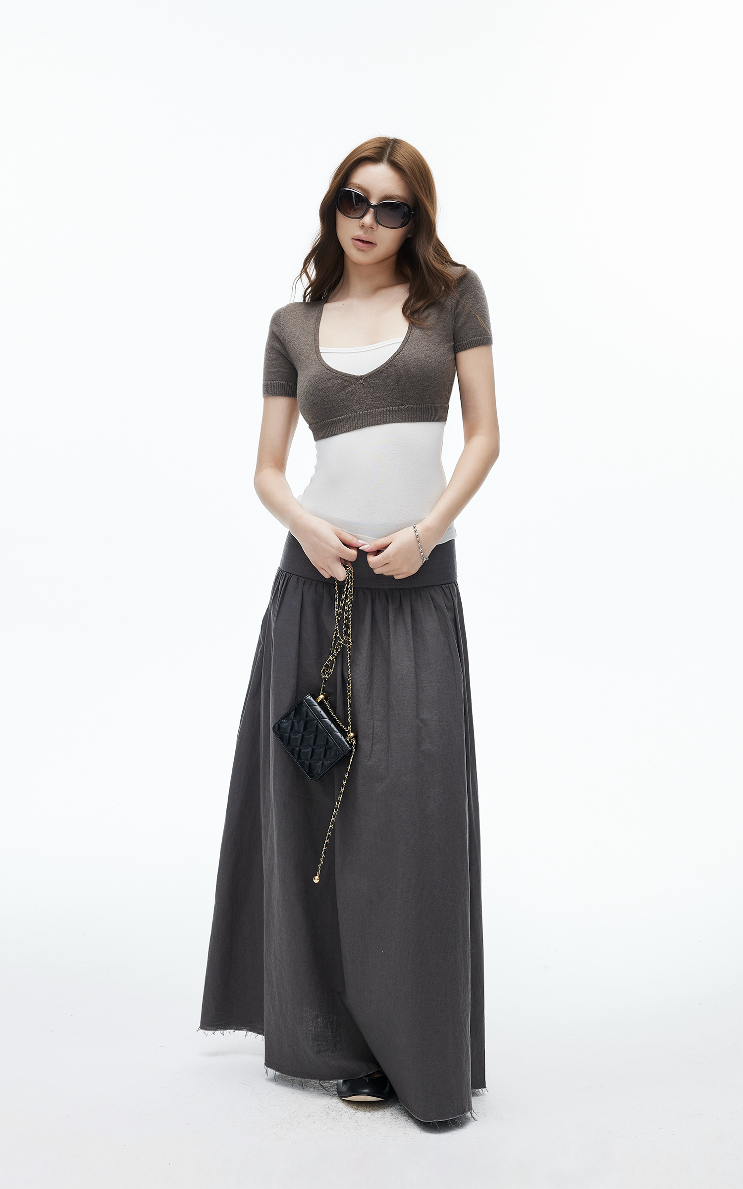 IAMXIAA Deep V Fitted Cropped Knit T-Shirt