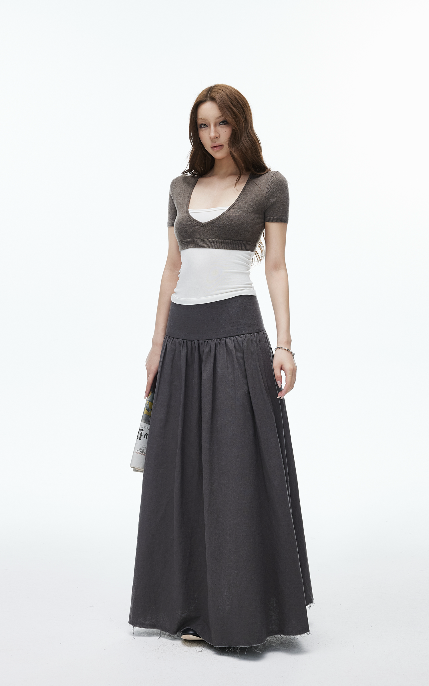 IAMXIAA Deep V Fitted Cropped Knit T-Shirt