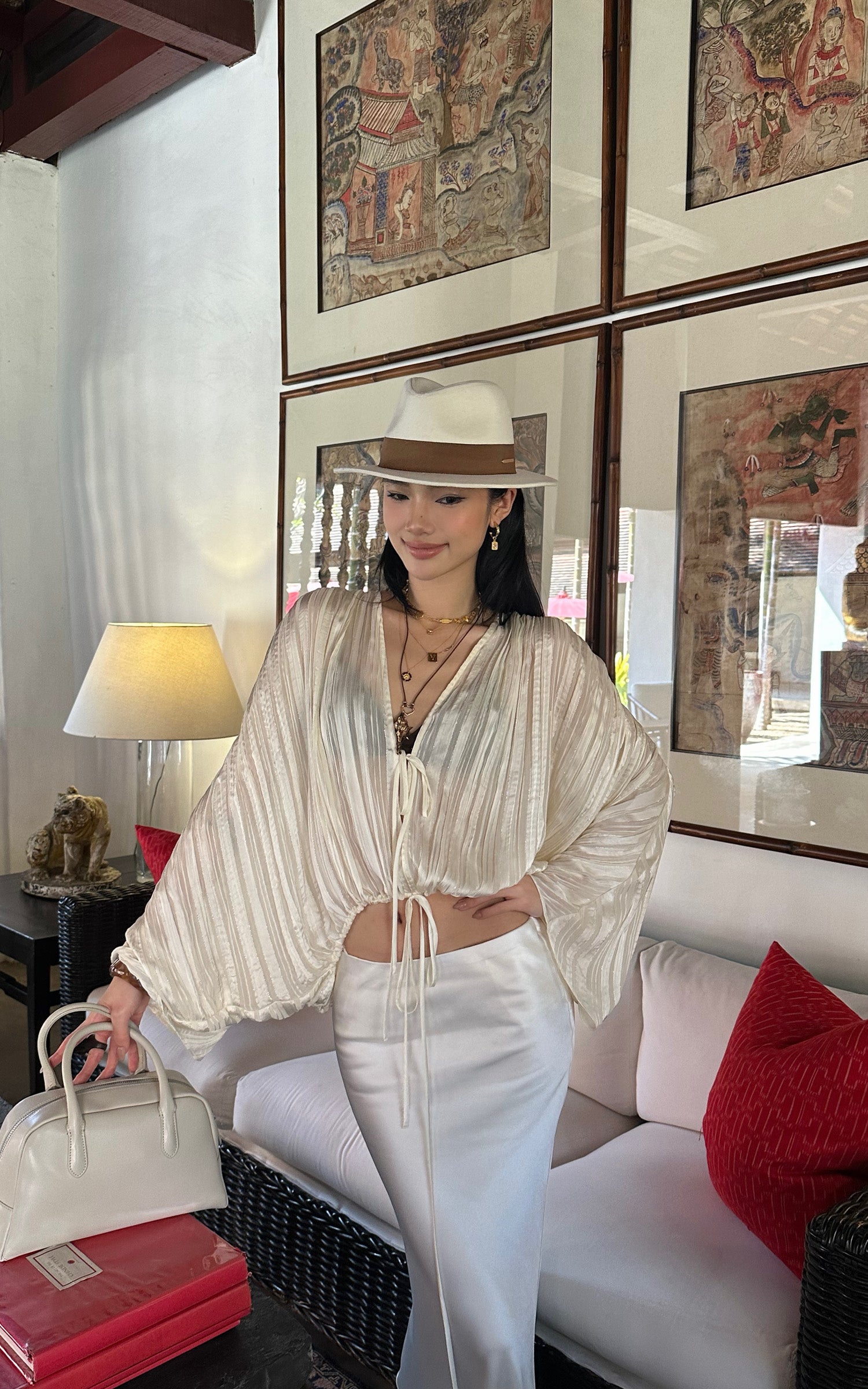 ROVENTE 플리츠 스트라이프 드레이프 타이 프론트 탑