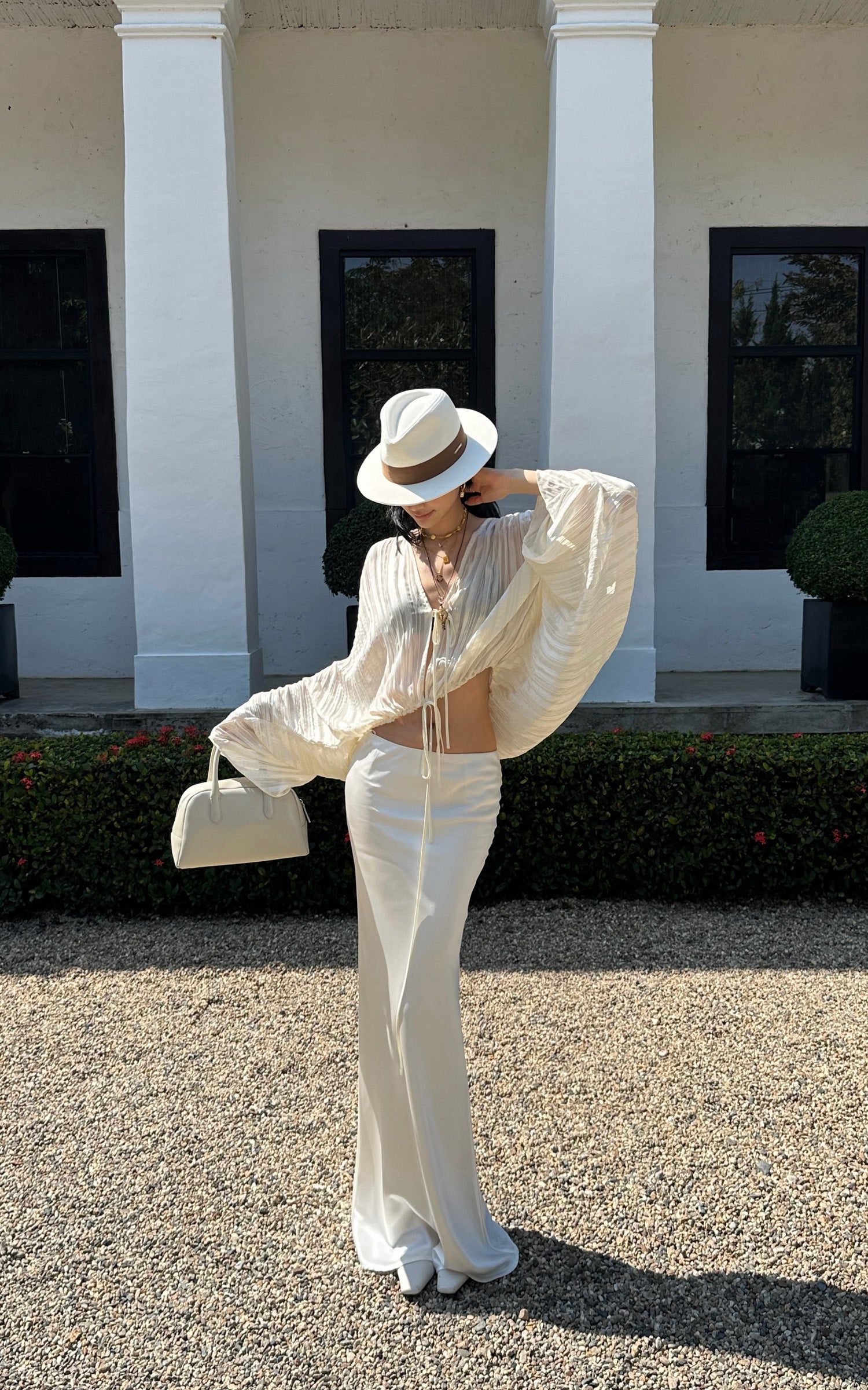 ROVENTE 플리츠 스트라이프 드레이프 타이 프론트 탑