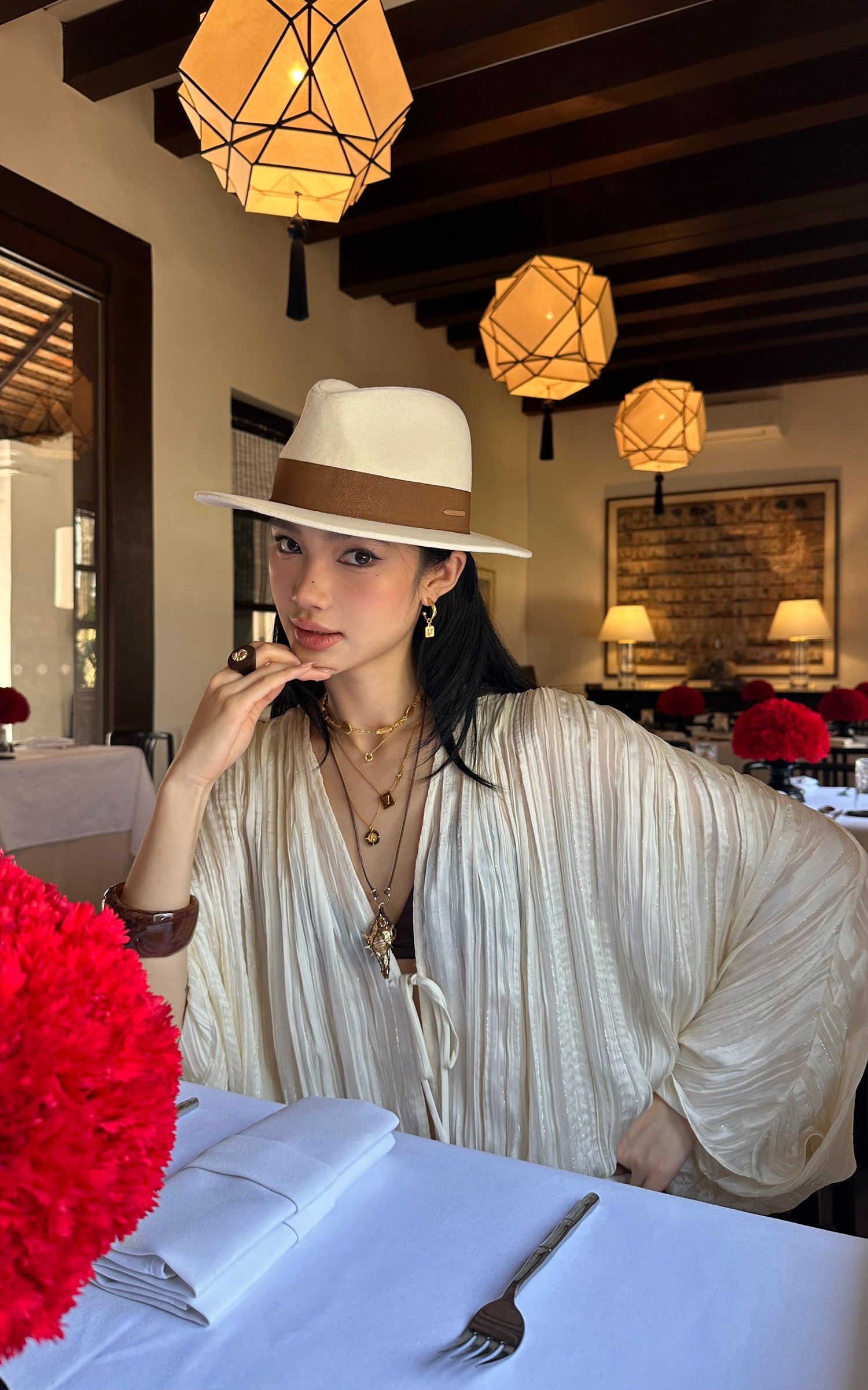 ROVENTE 플리츠 스트라이프 드레이프 타이 프론트 탑