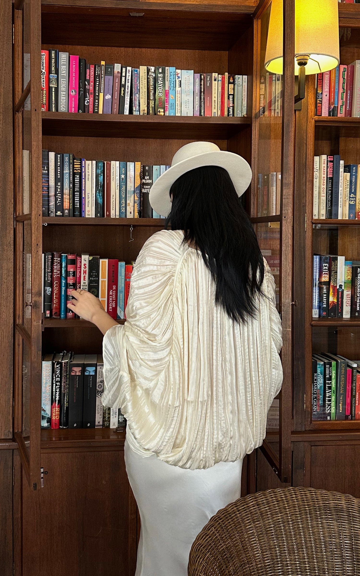 ROVENTE 플리츠 스트라이프 드레이프 타이 프론트 탑