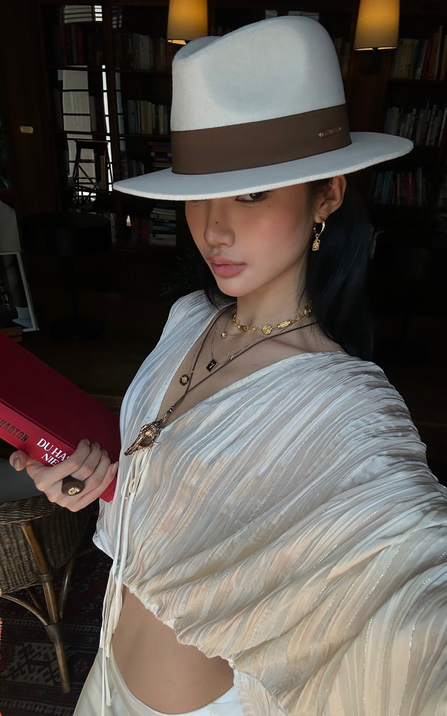 ROVENTE 플리츠 스트라이프 드레이프 타이 프론트 탑